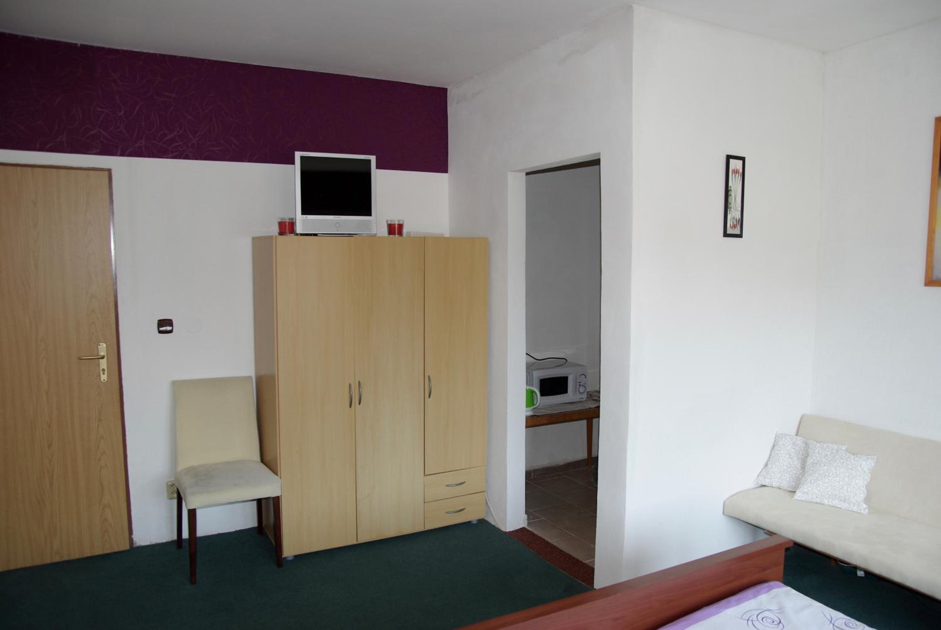 Double Room - Photo 9