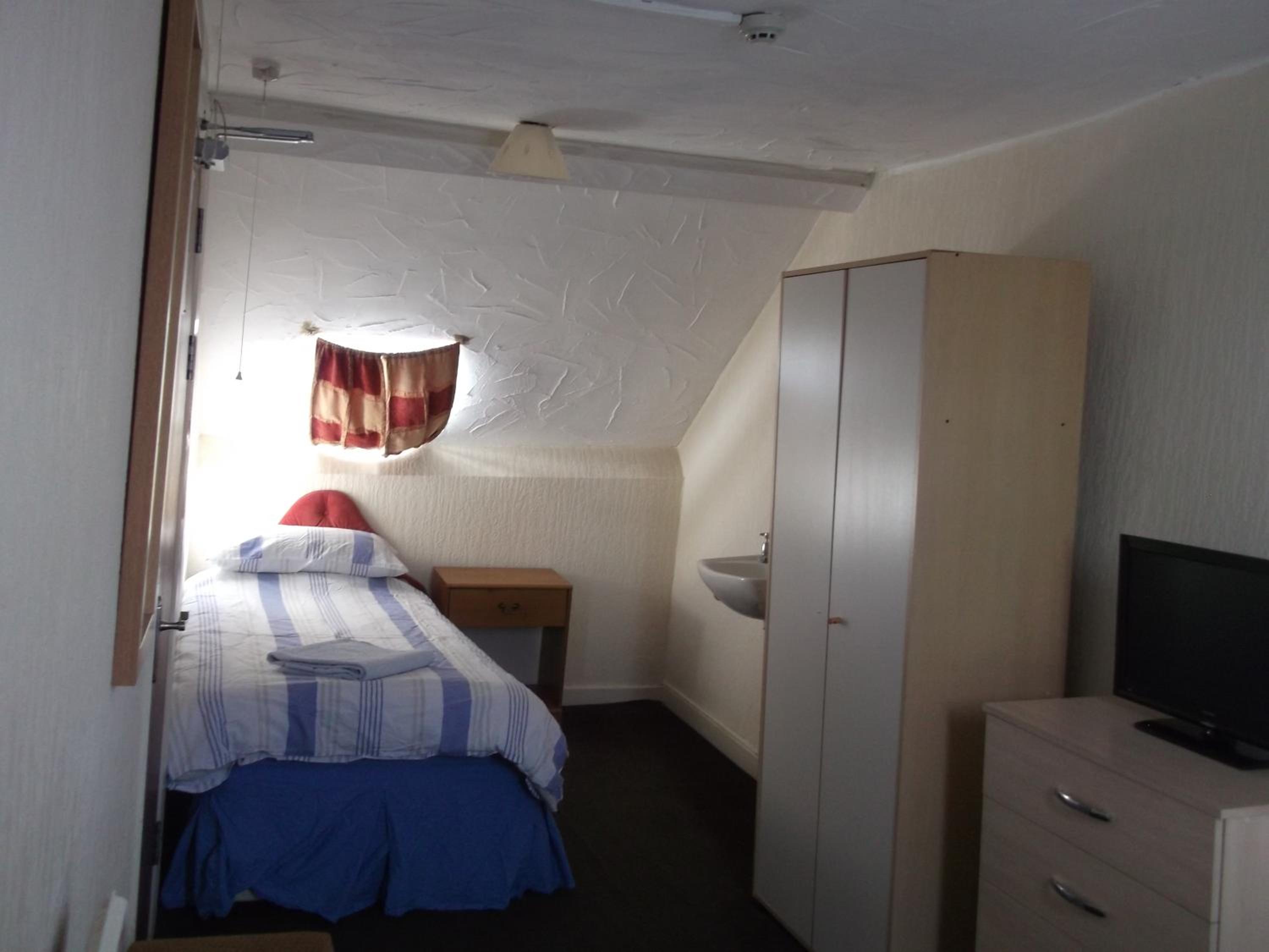 Economy Twin Room - Photo 2