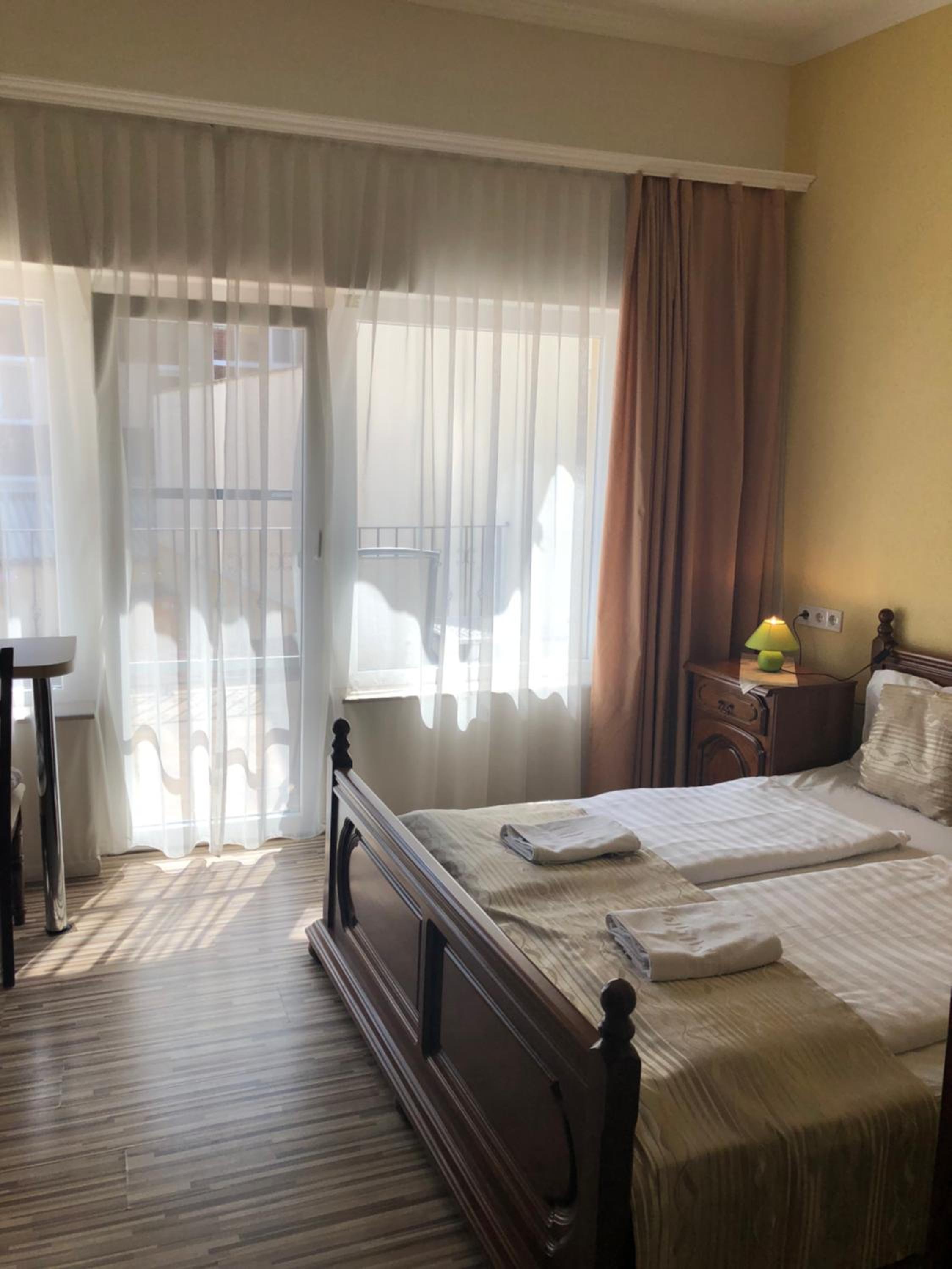 Double Room with Balcony - Photo 2
