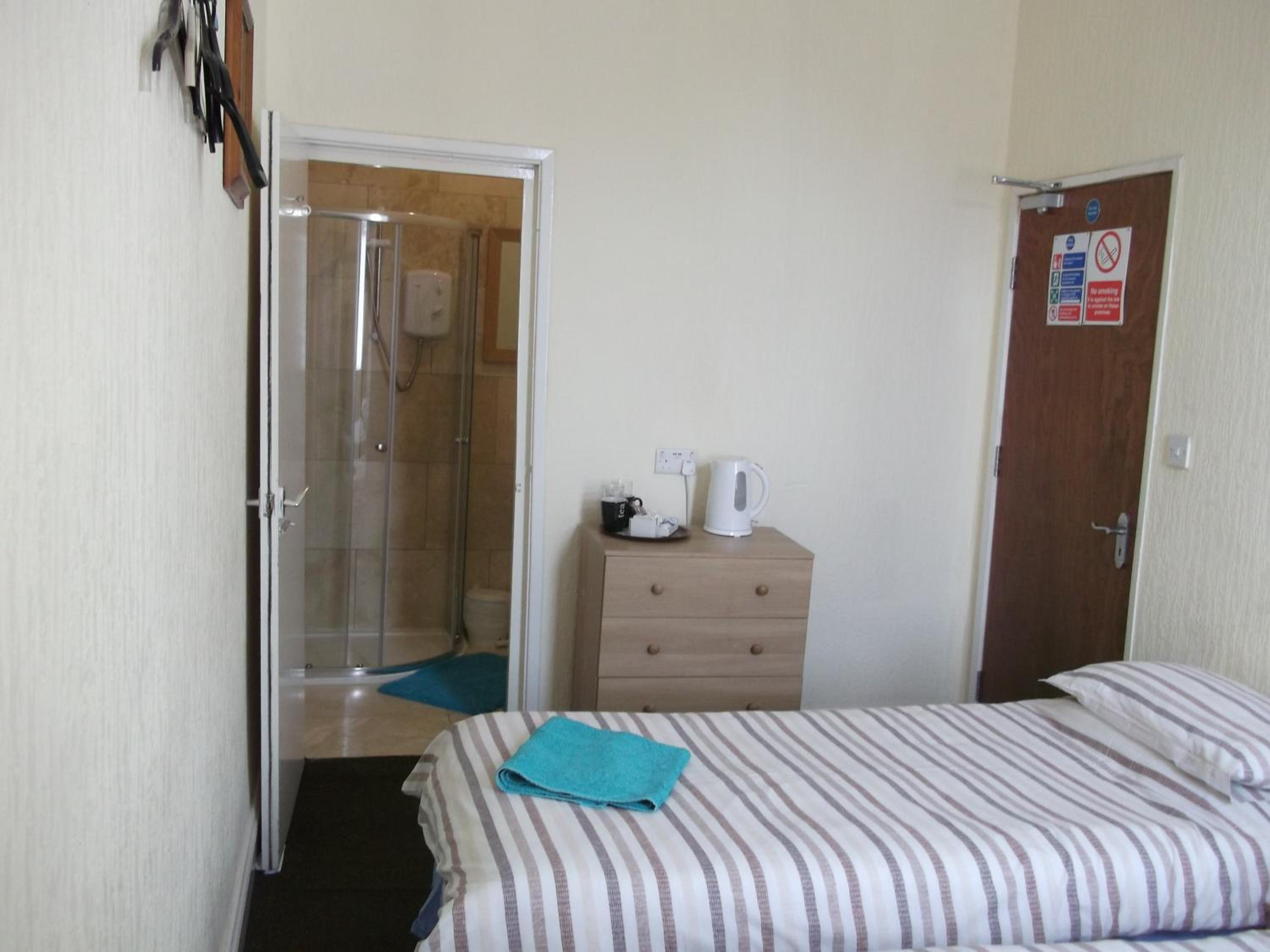 Comfort Triple Room with Shower - Photo 2