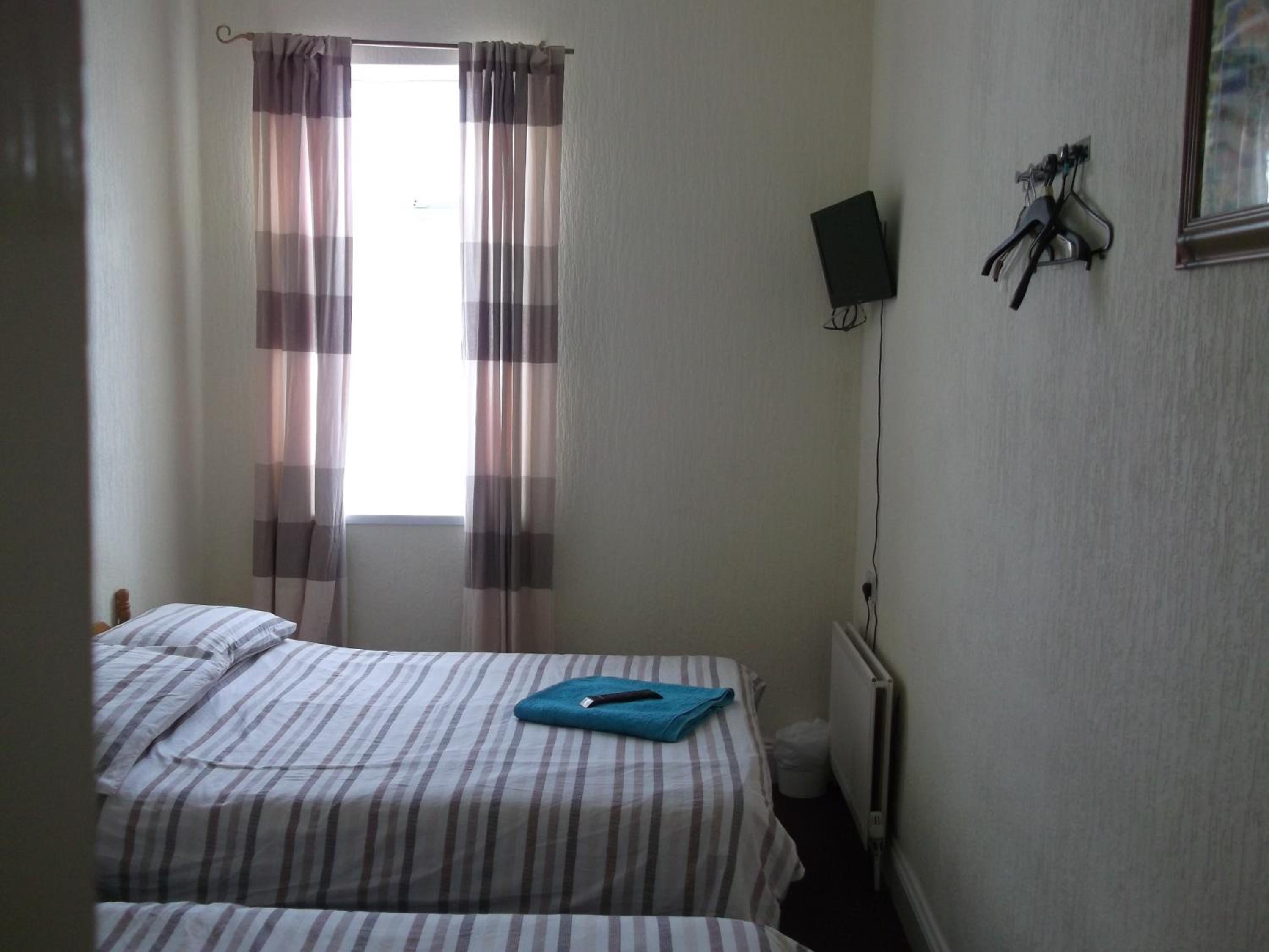 Comfort Triple Room with Shower - Photo 1