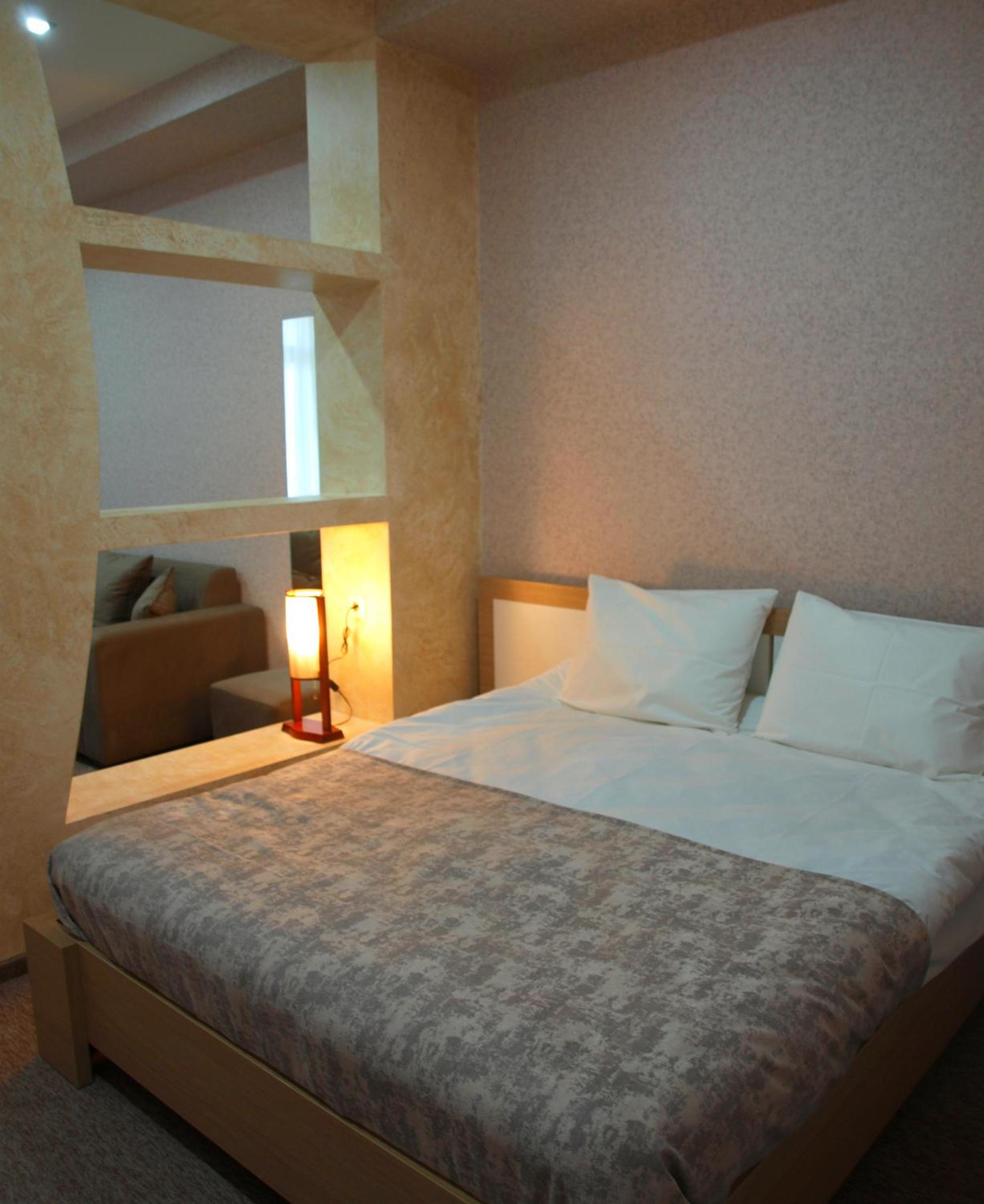 Double Room with Balcony - Photo 14