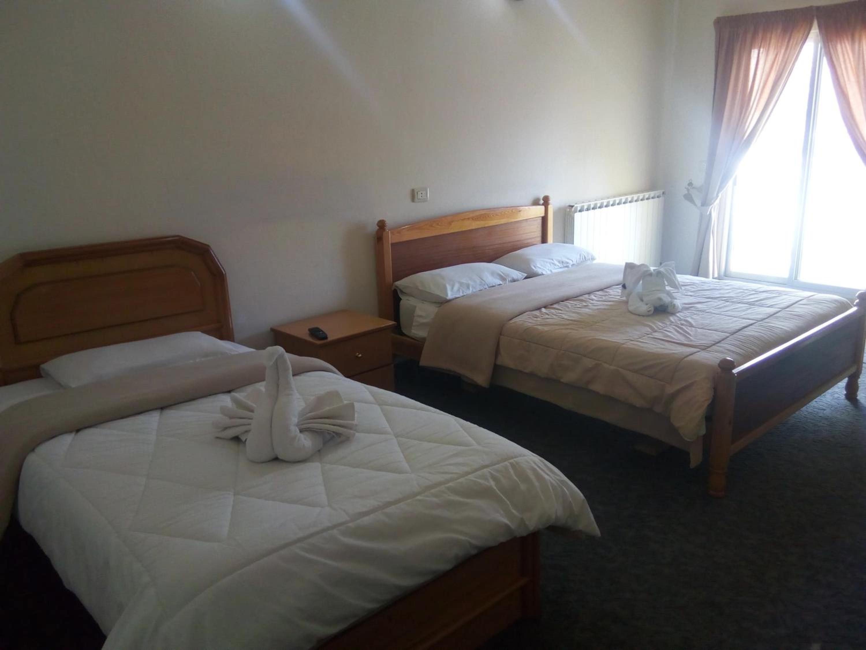 Twin Room with Private Bathroom photo 3