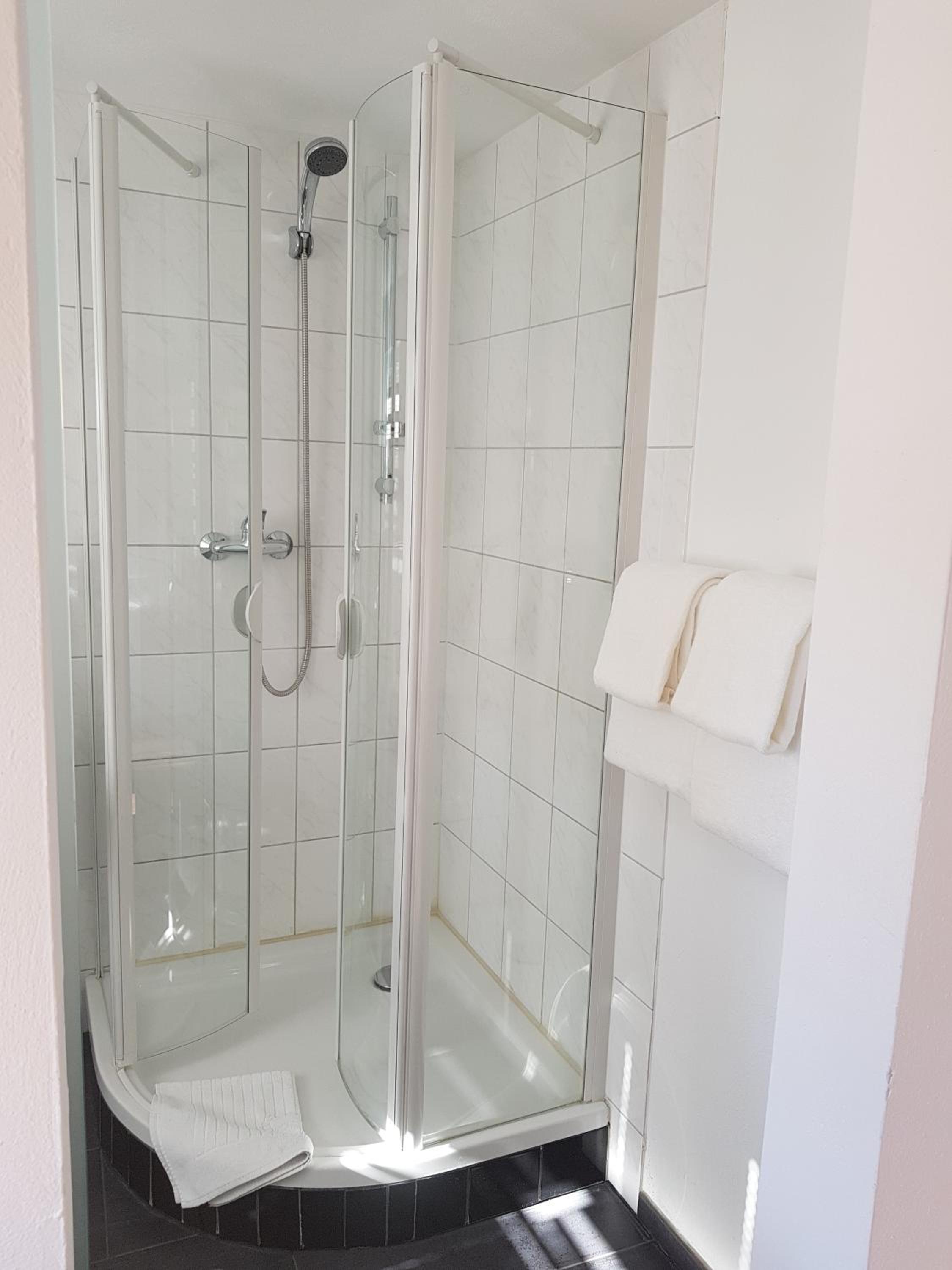 Double or Twin Room with Private Bathroom photo 2