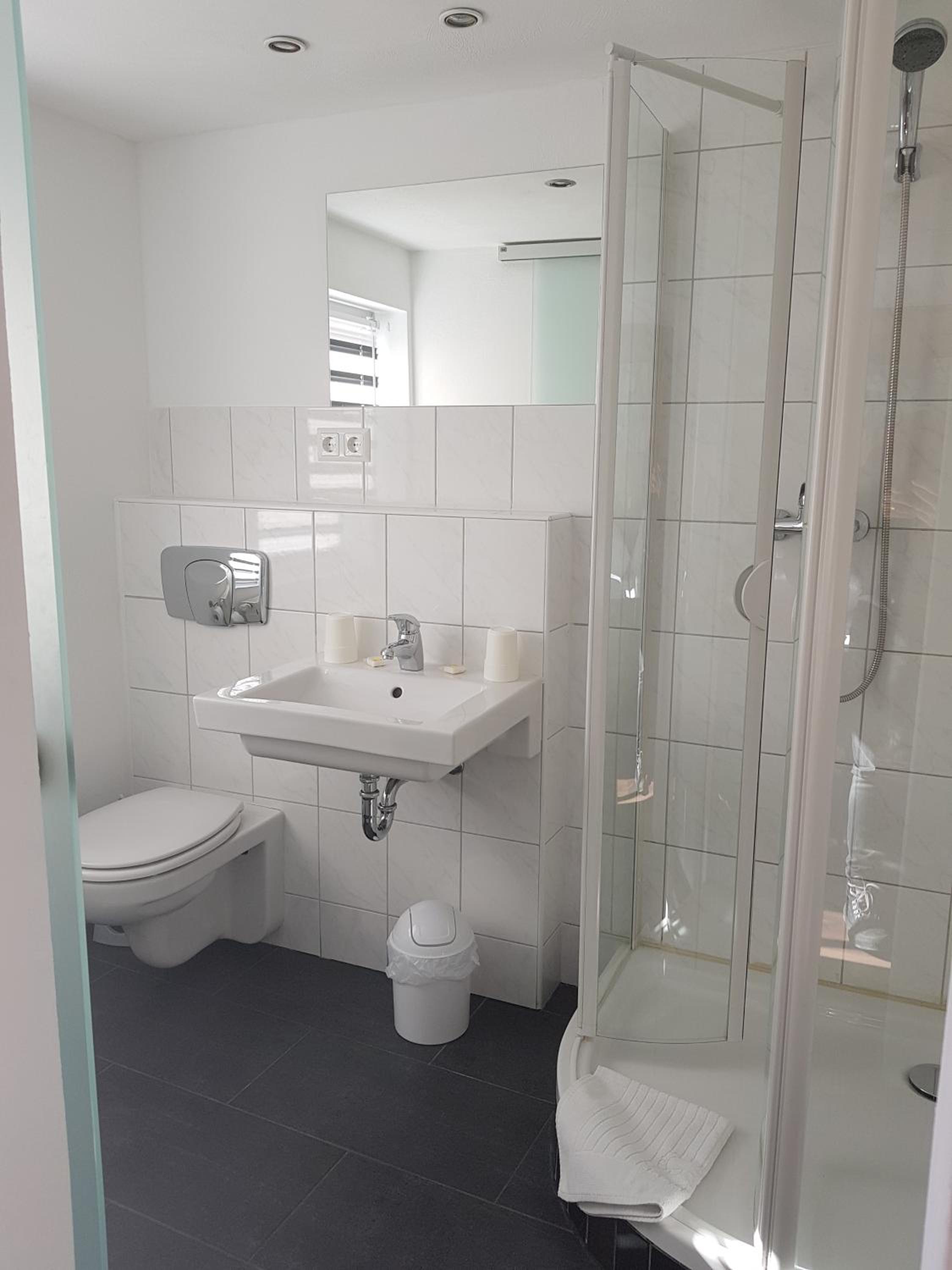 Double or Twin Room with Private Bathroom photo 3