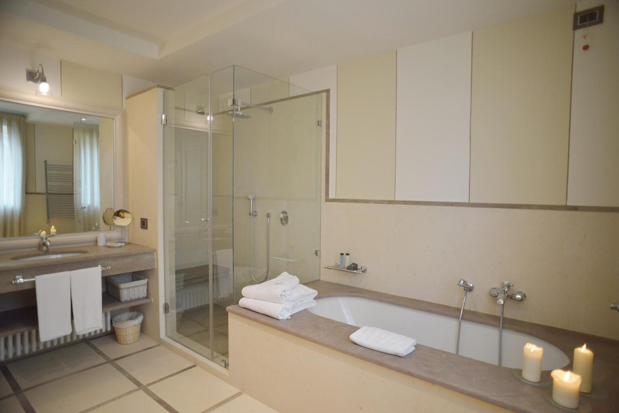 Deluxe Apartment photo 2