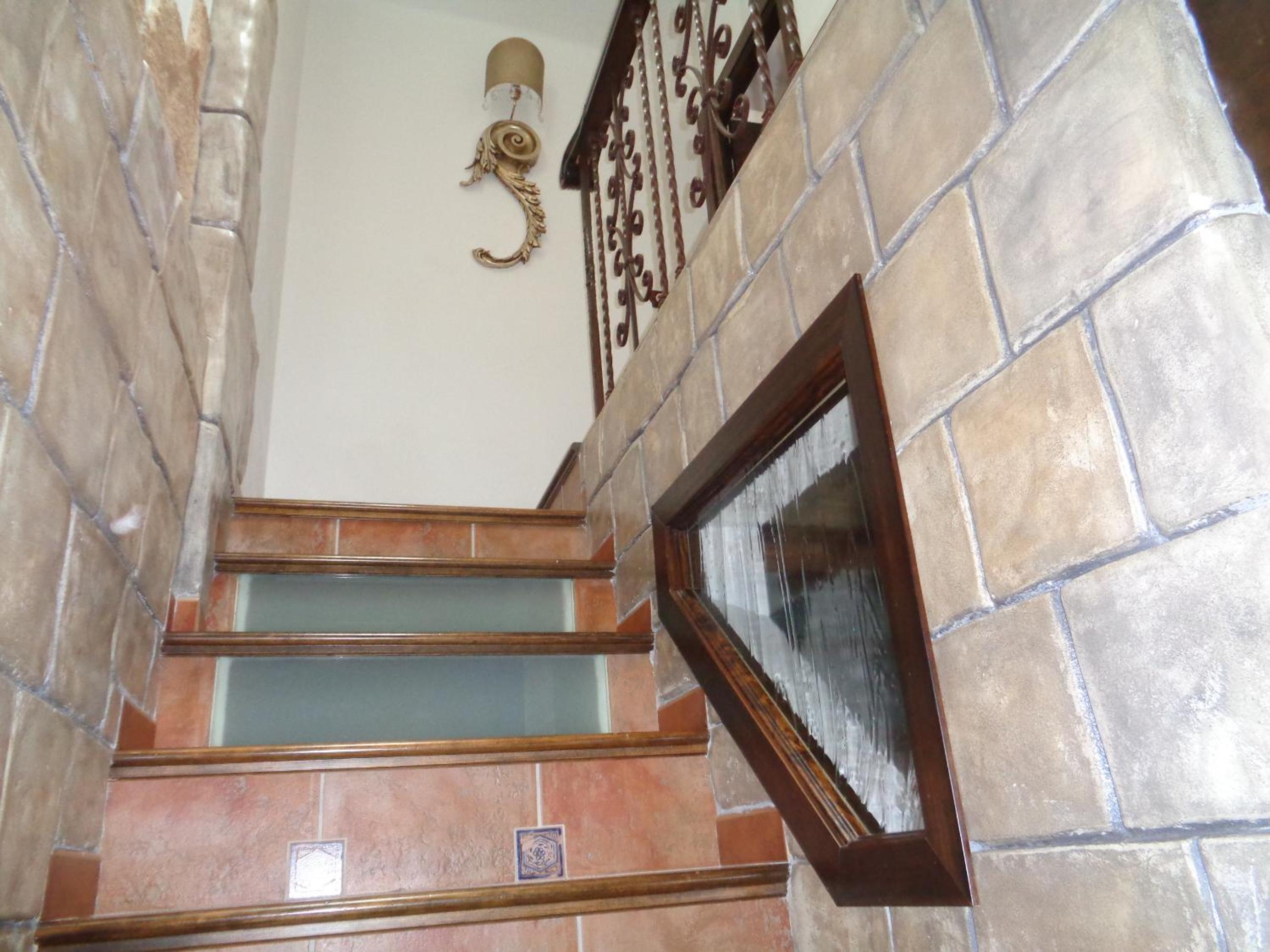 Three-Bedroom Townhouse - Photo 2