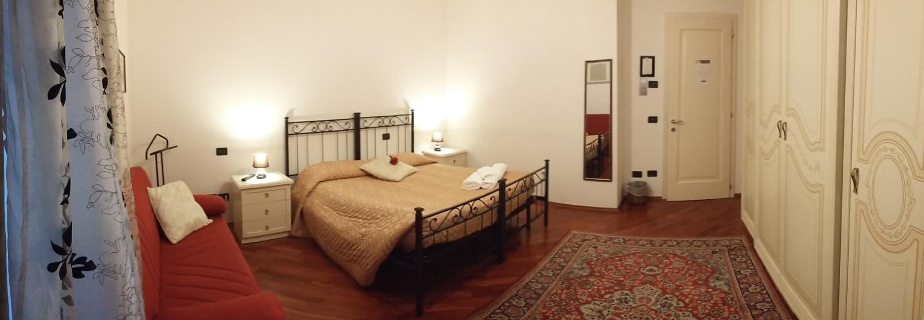 Double Room with Shared Bathroom photo 3