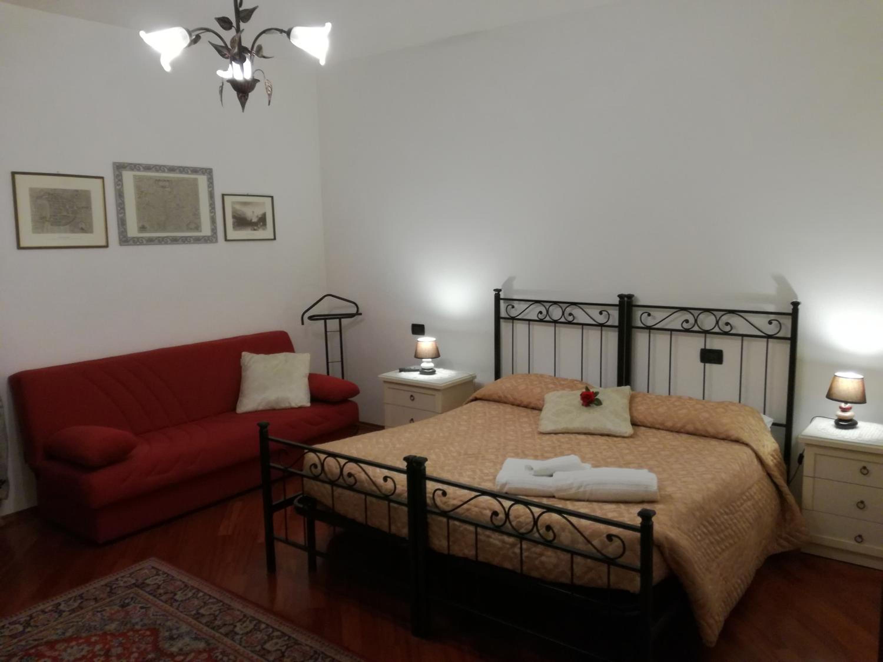 Double Room with Shared Bathroom photo 1