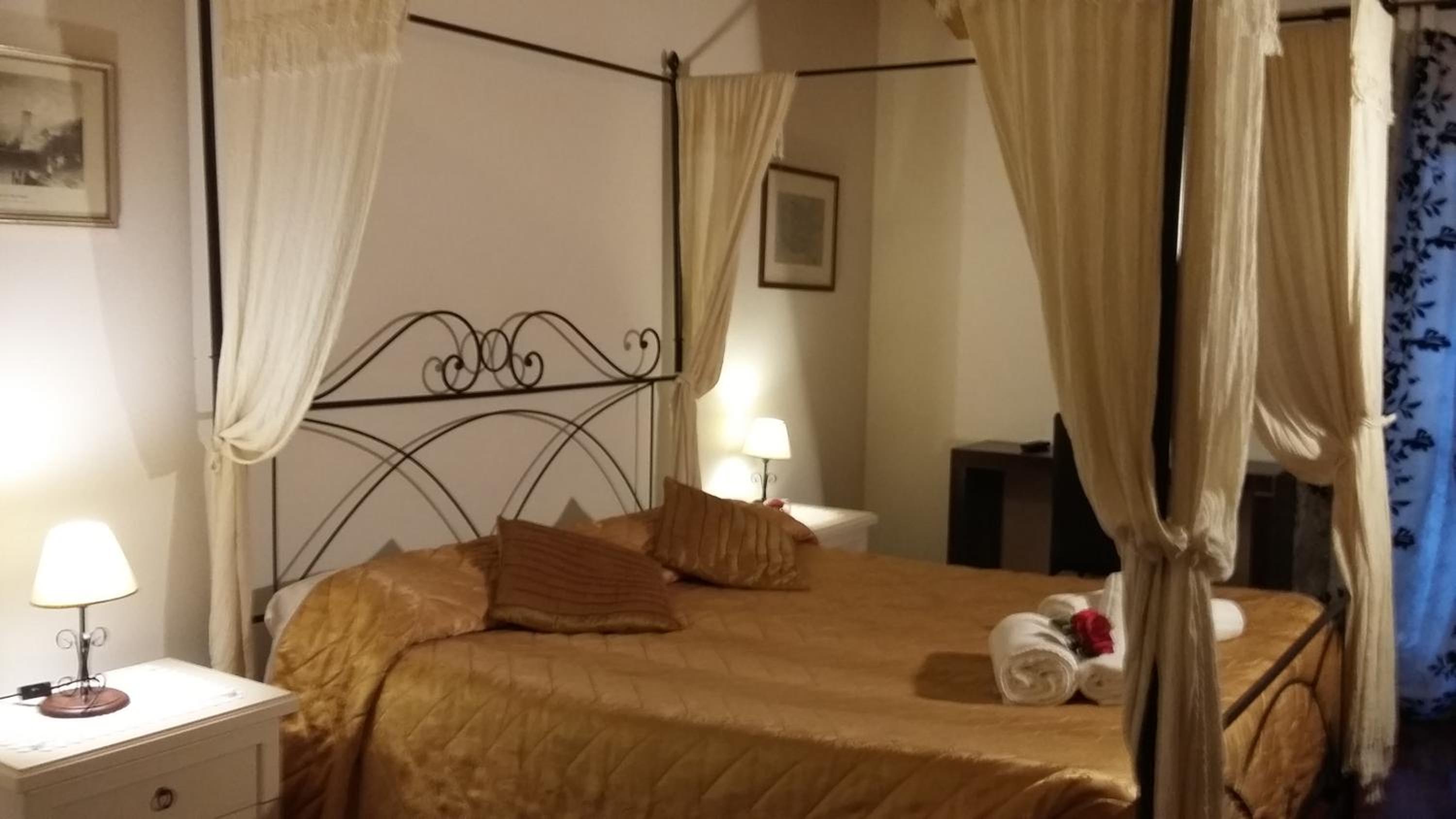 Double Room with Private External Bathroom photo 3