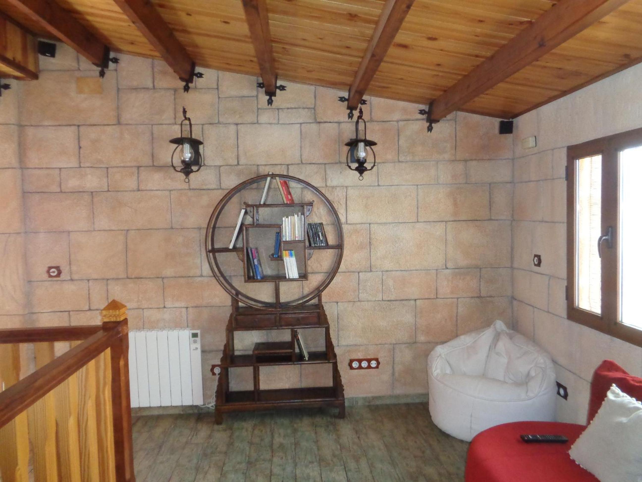 Three-Bedroom Townhouse - Photo 4