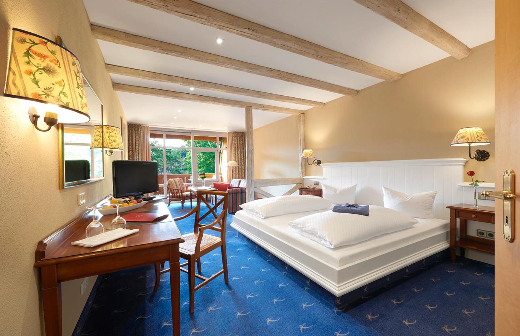 Double Room with Balcony - Photo 8