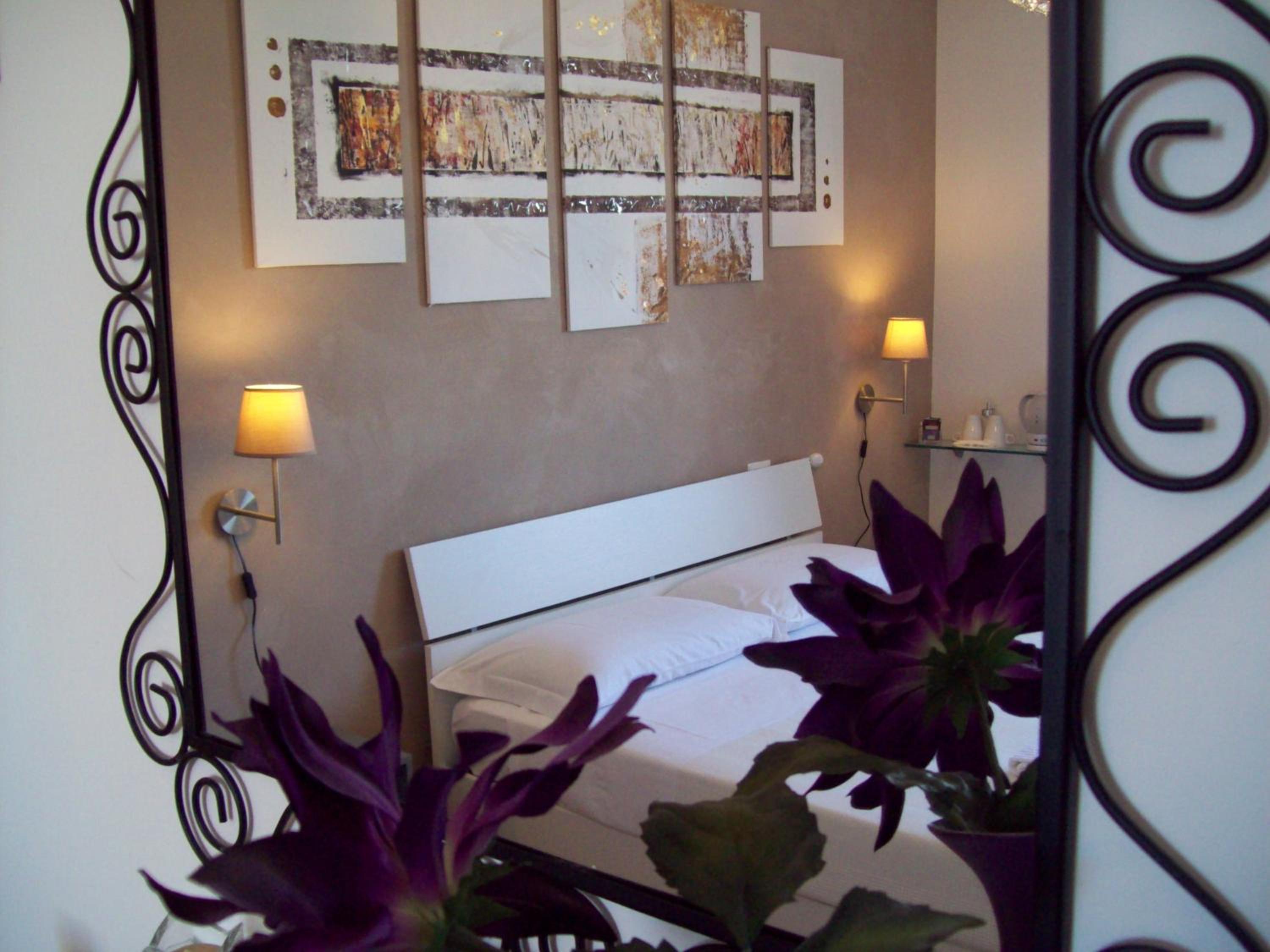 Standard Double Room - Photo 2