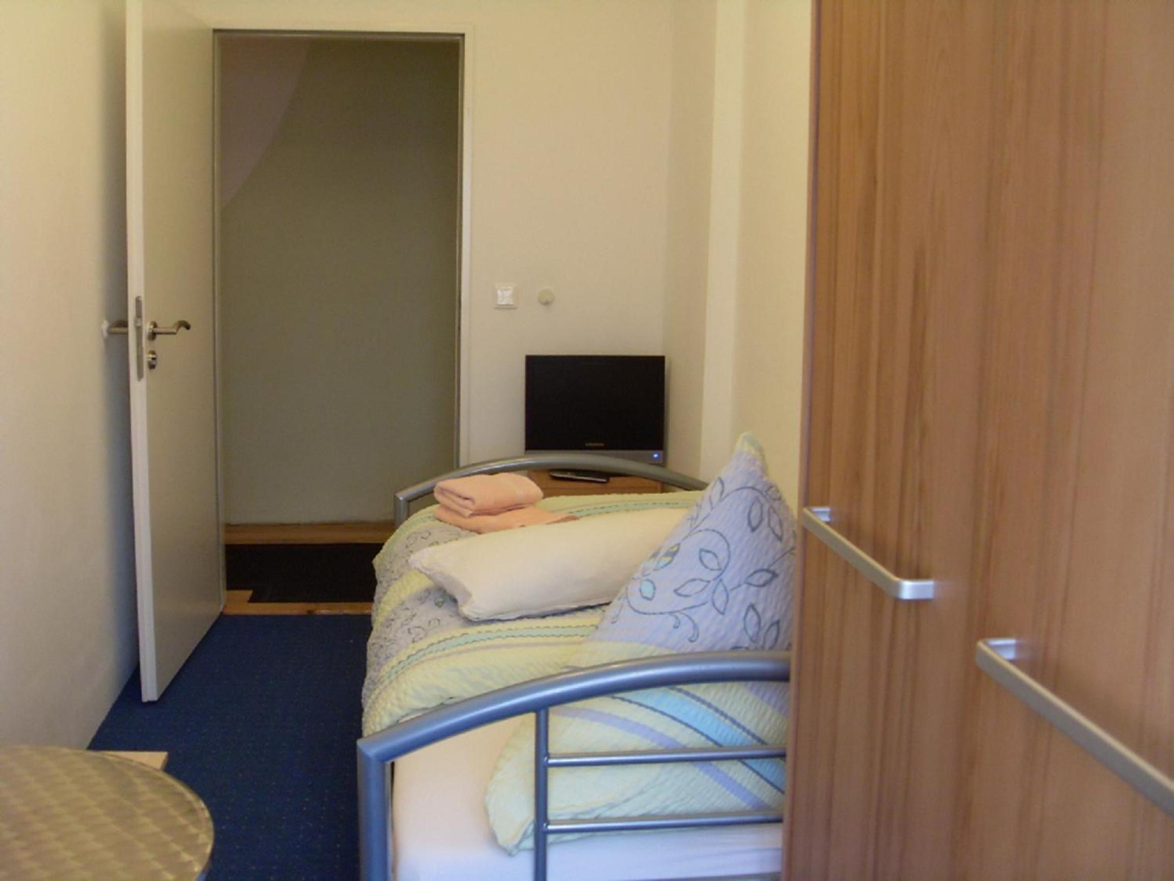 Single Room with Shared Bathroom photo 2