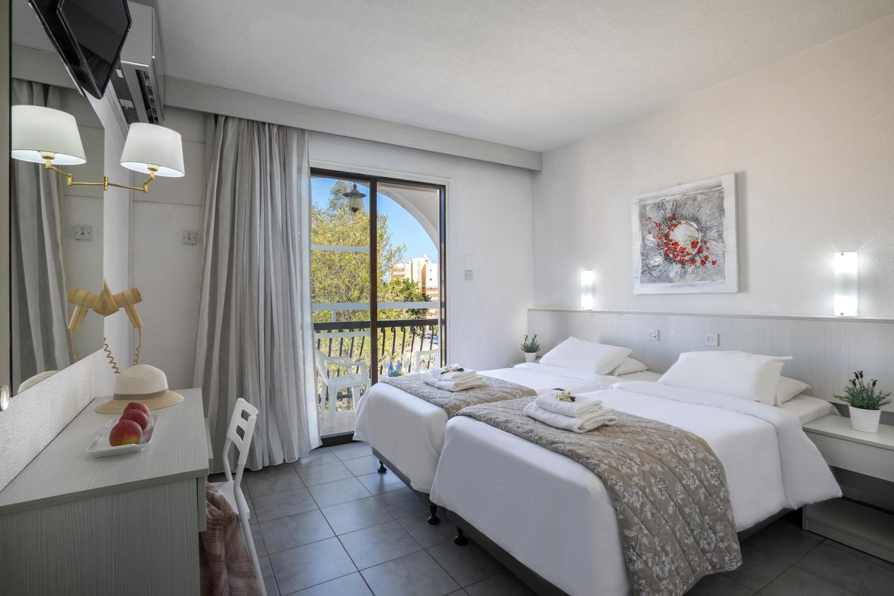 Double or Twin Room - Photo 2