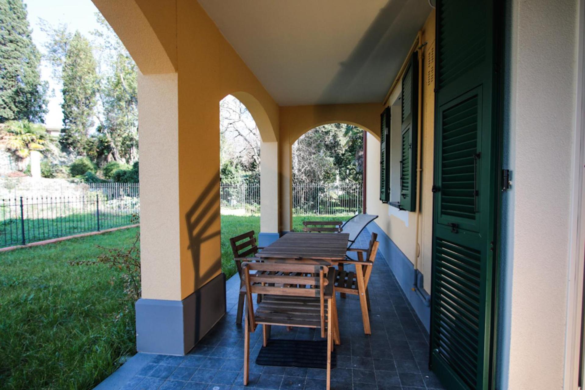 Deluxe Two-Bedroom Apartment with Garden View photo 3