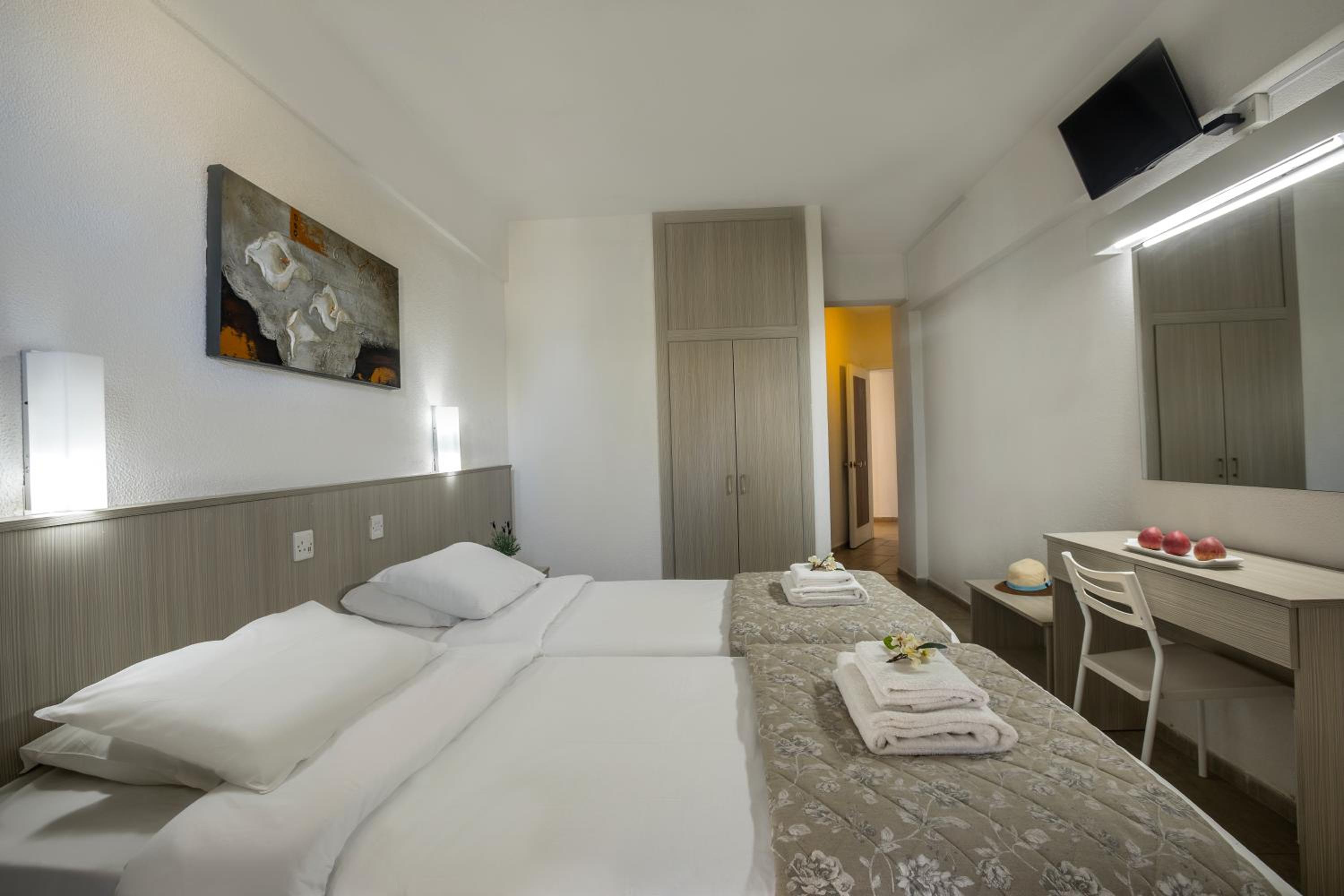 Double or Twin Room - Photo 7