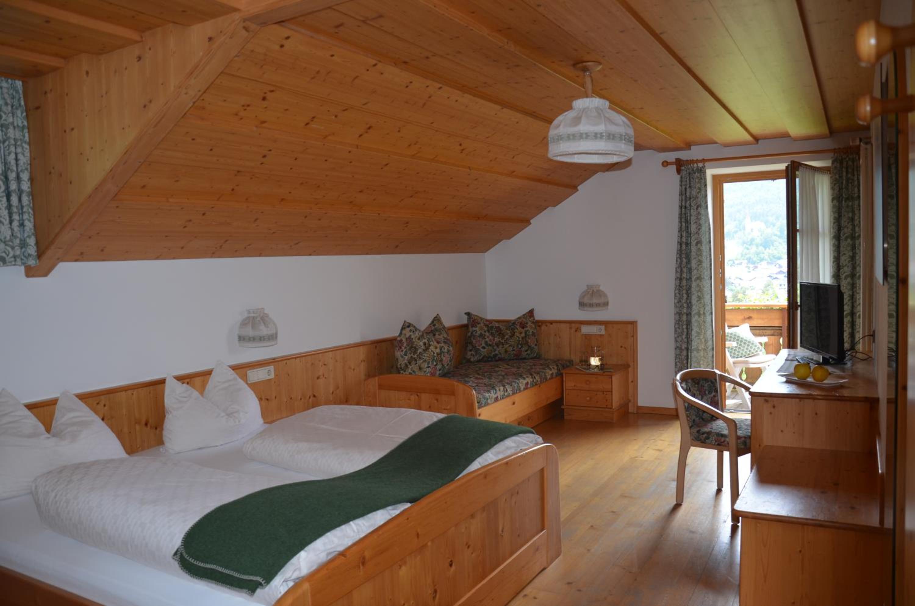 Family Room with Mountain View photo 3