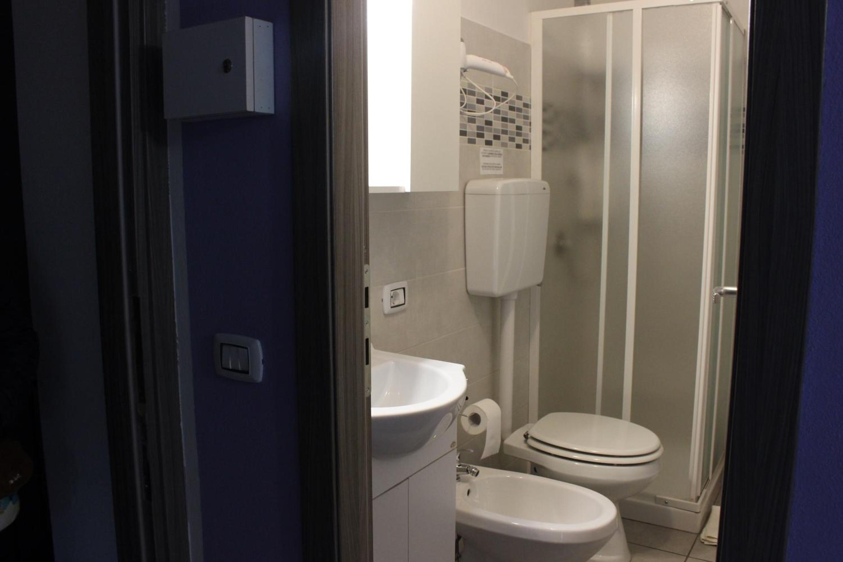 Deluxe Double Room - Photo 13