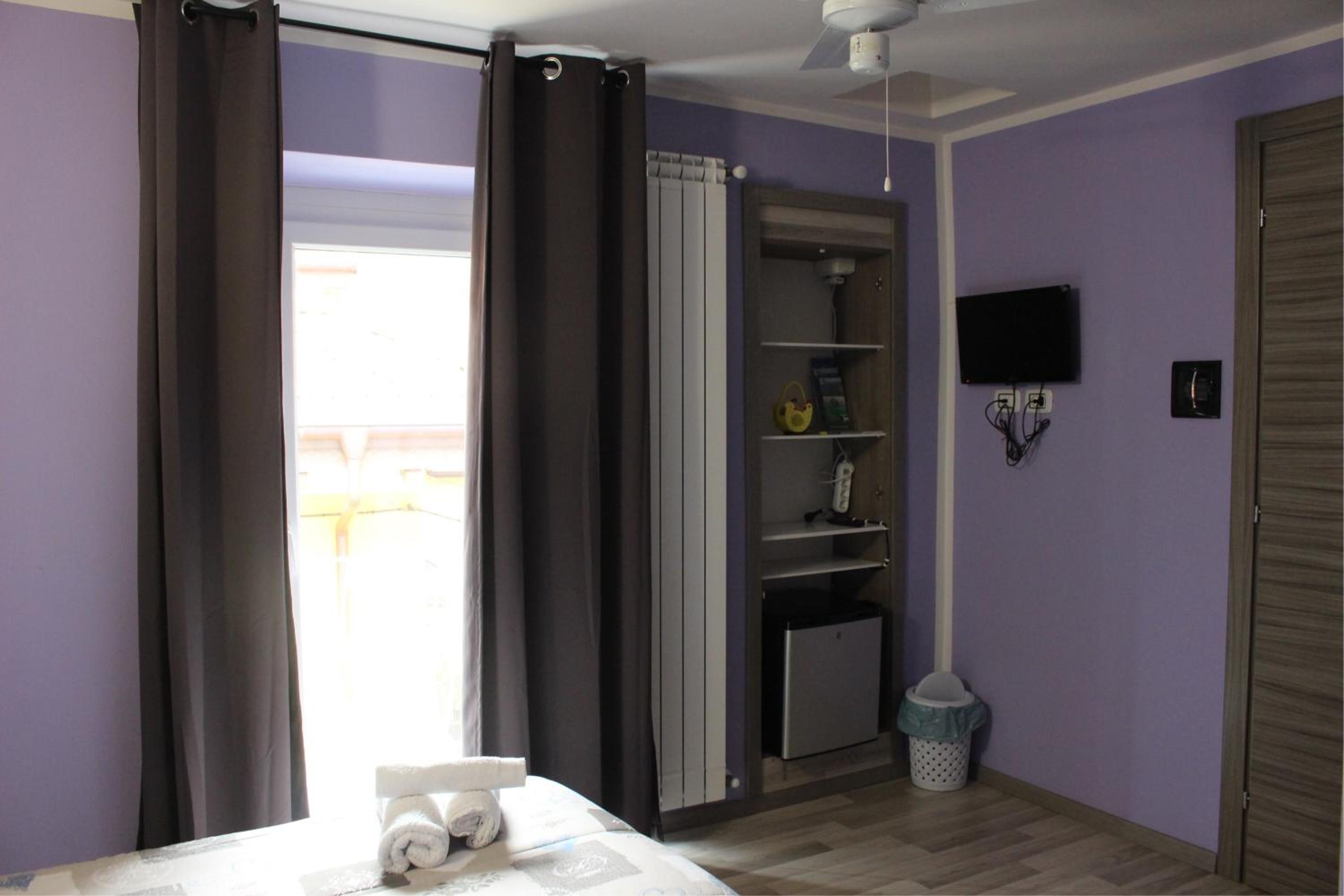 Deluxe Double Room - Photo 12