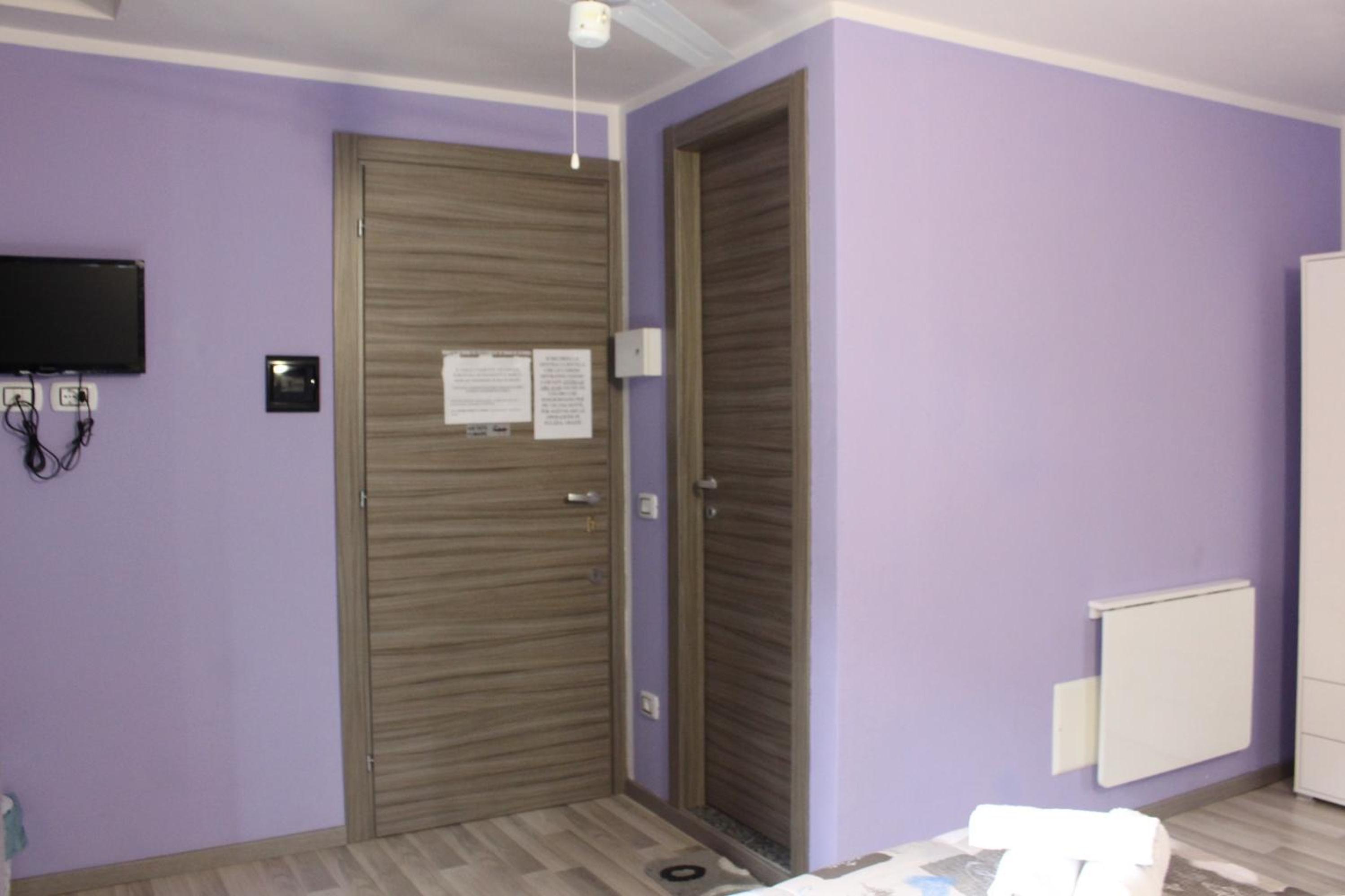 Deluxe Double Room - Photo 11