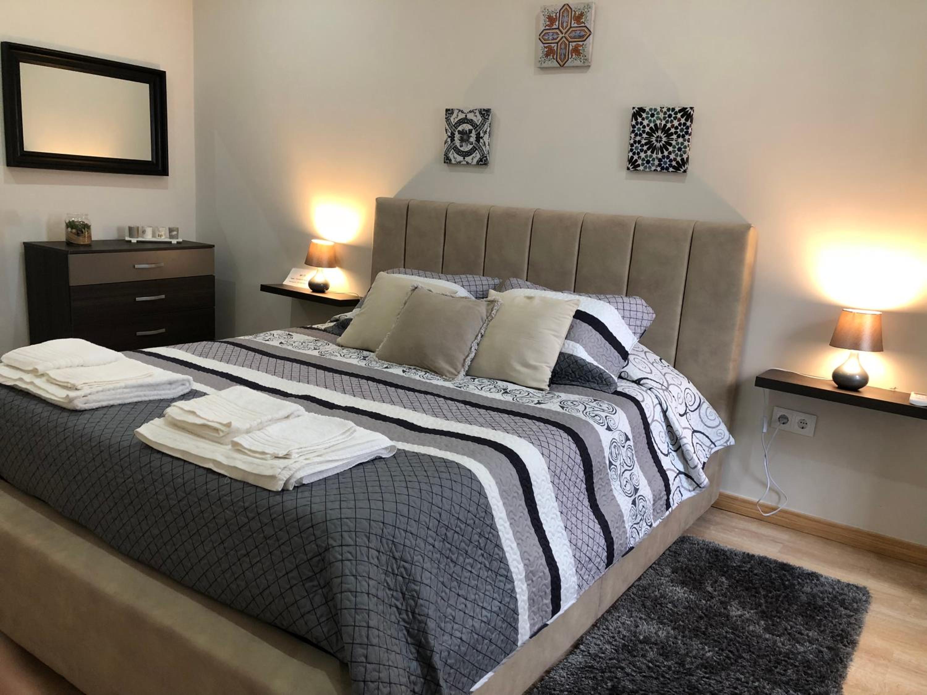 One-Bedroom Apartment - Photo 12