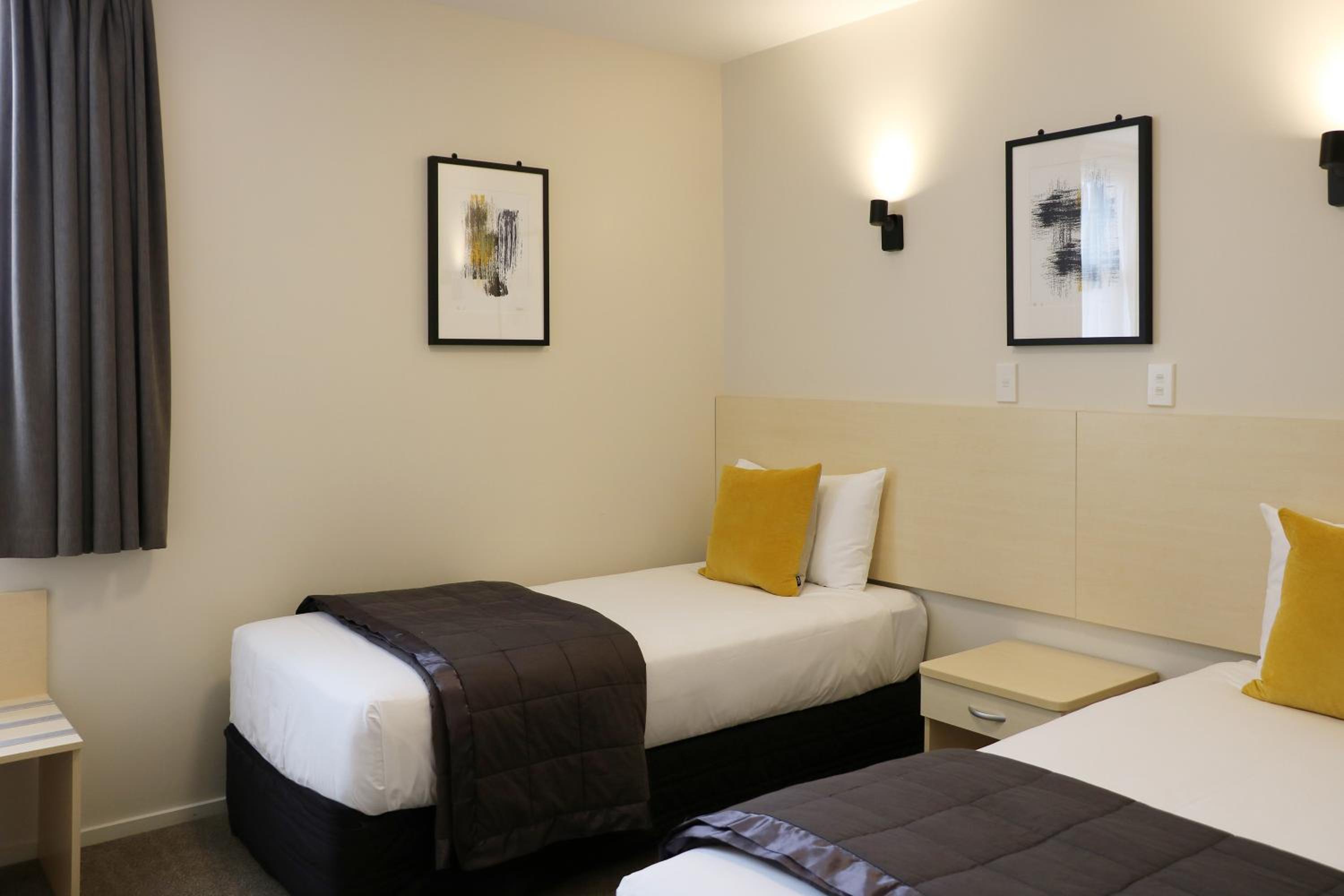 Deluxe Room with Two Bedrooms - Photo 2