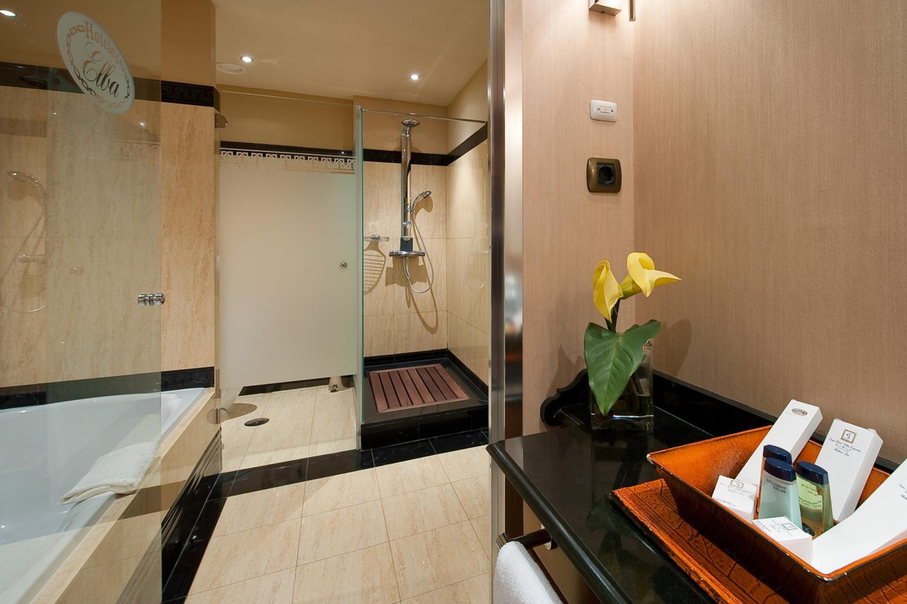Double Room with Sea View - Photo 3