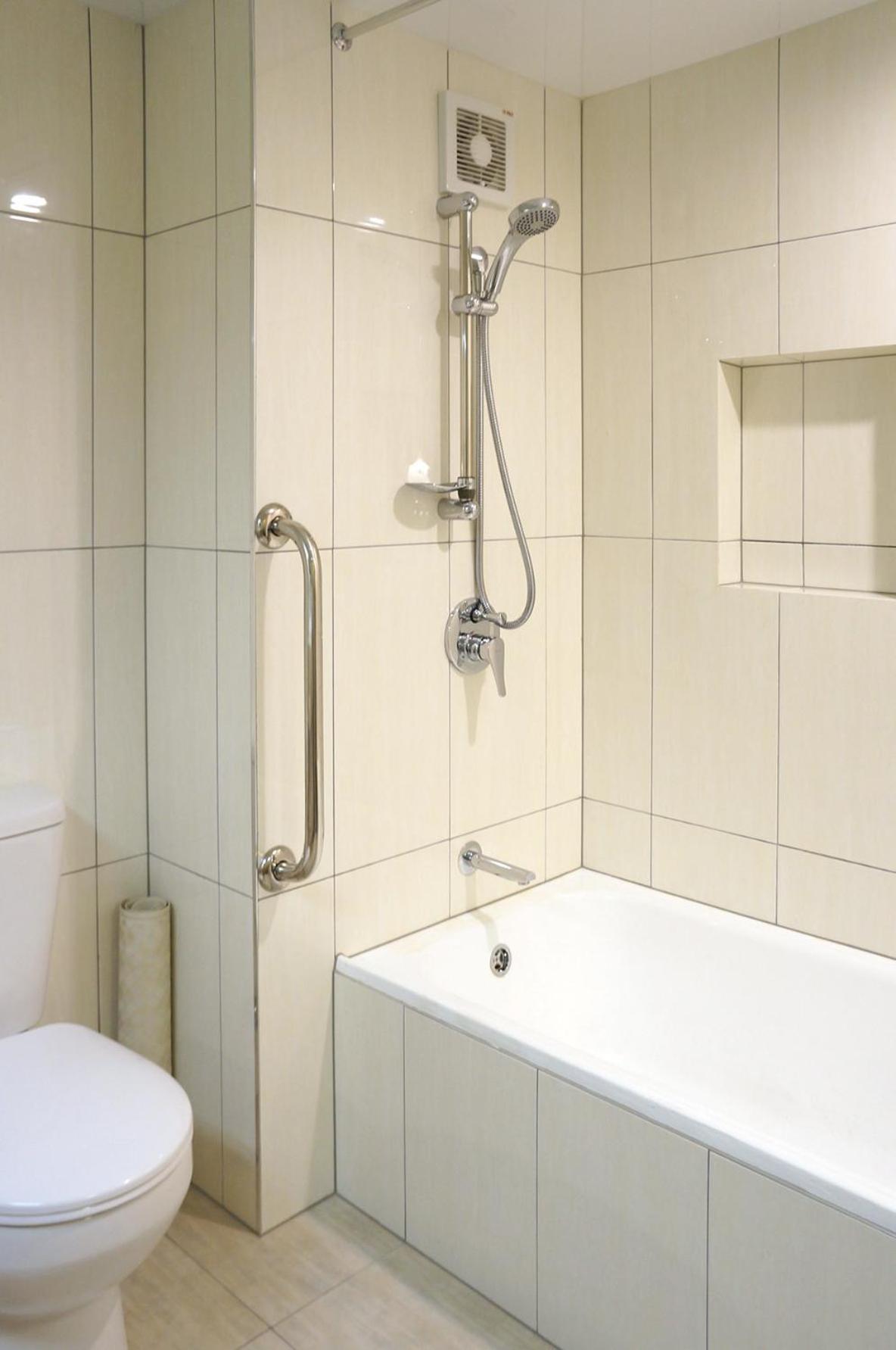 Deluxe King Room - Photo 4