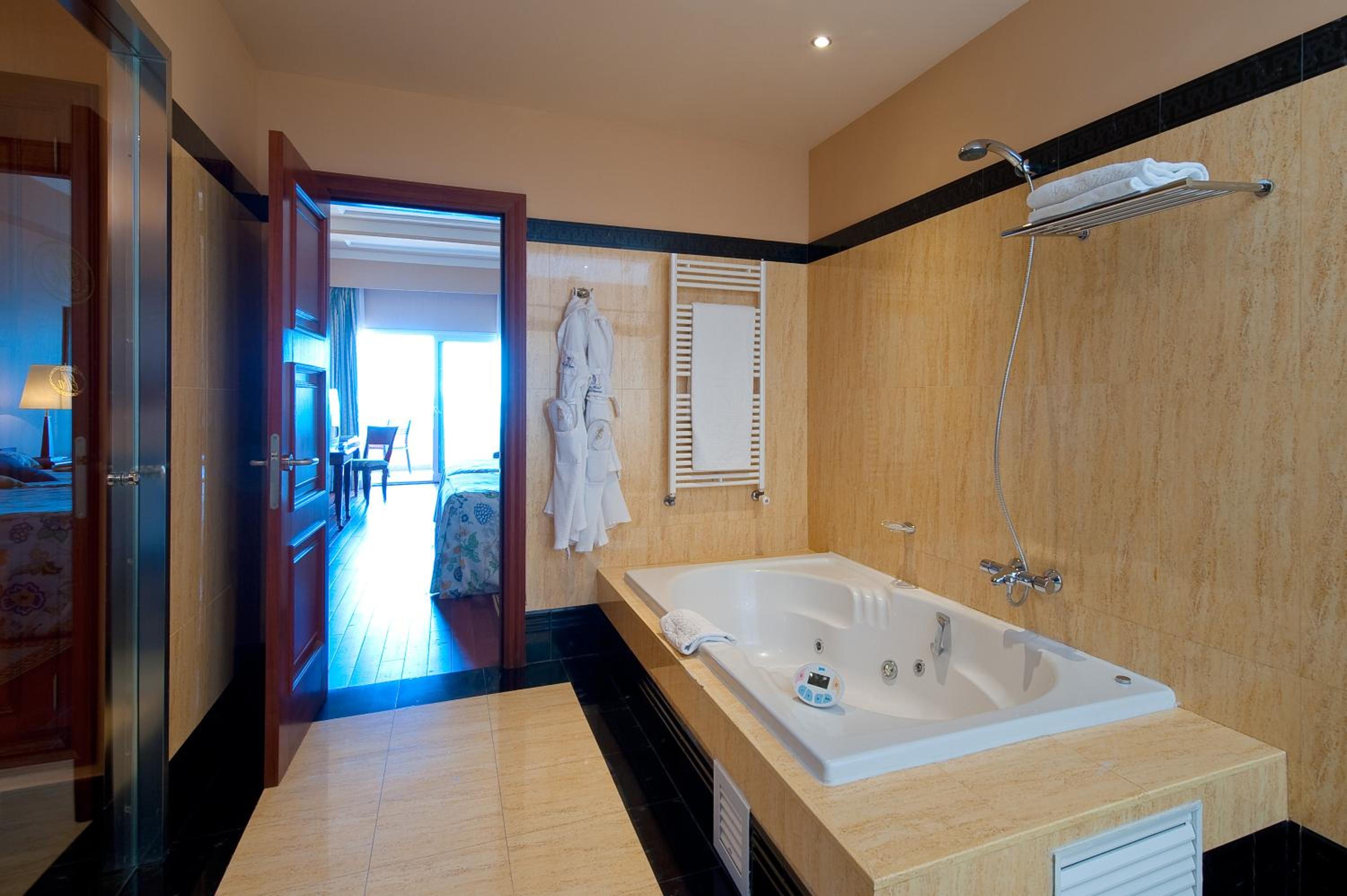 Suite with Sea View (2 Adults)