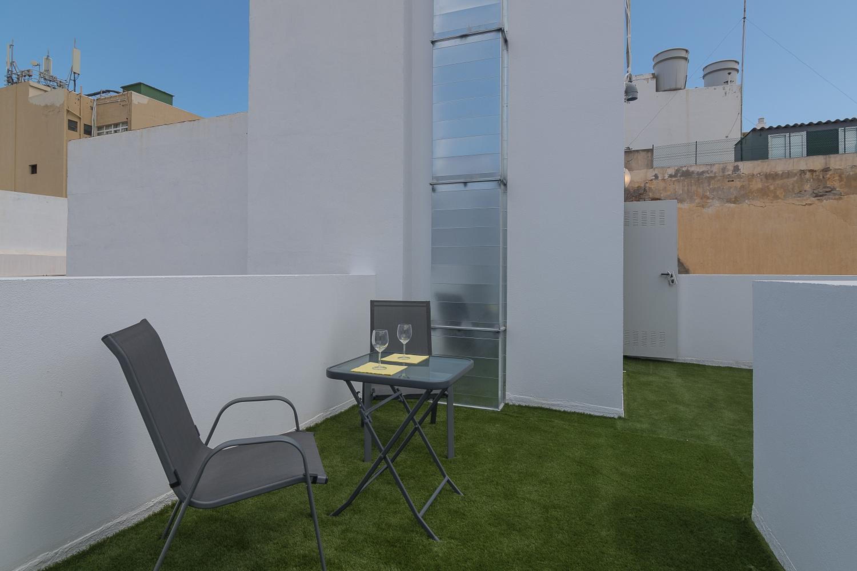 Double Room with Sofa Bed (4 Adults) - Photo 2