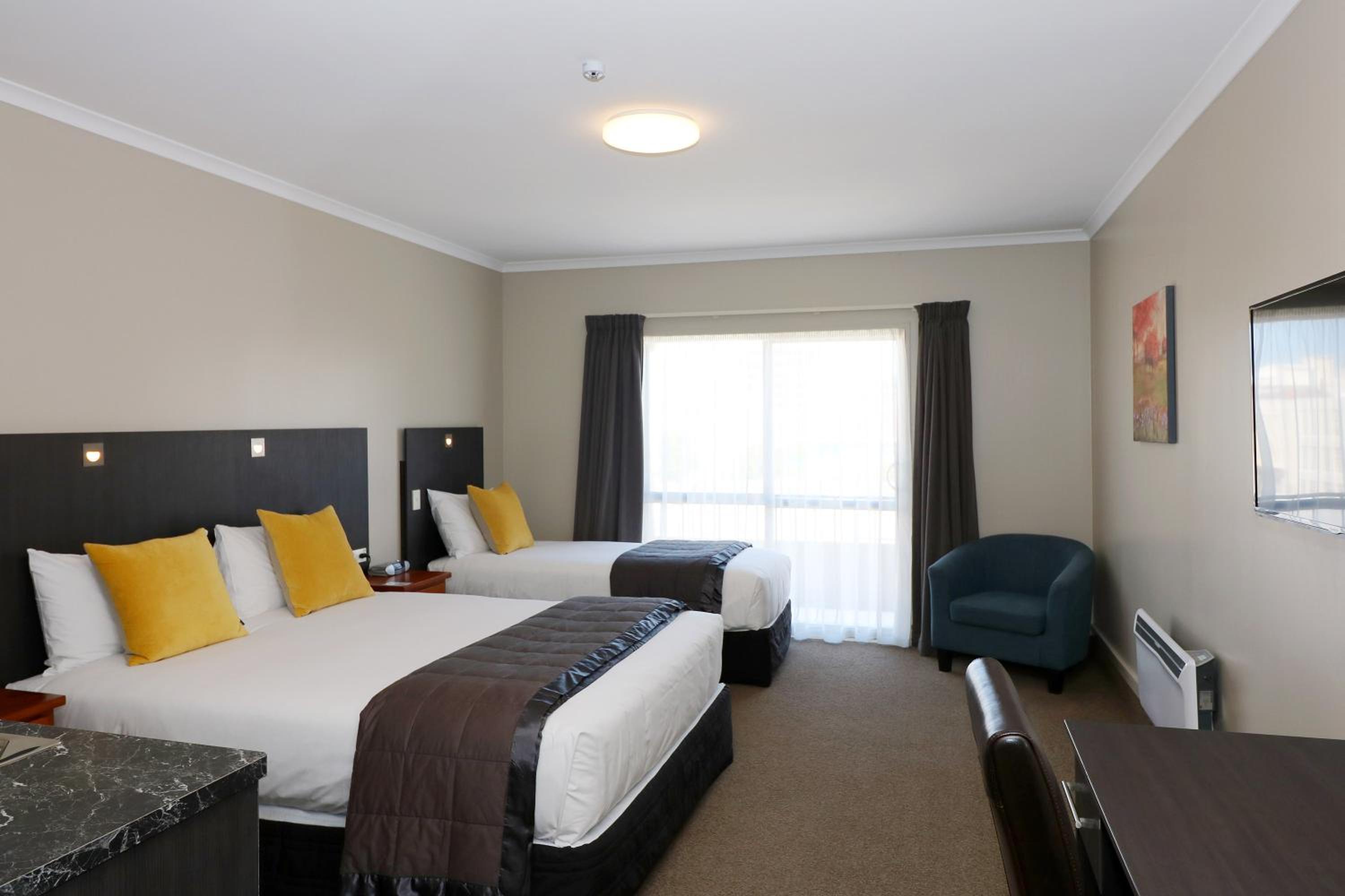 Deluxe Queen Room - Photo 1