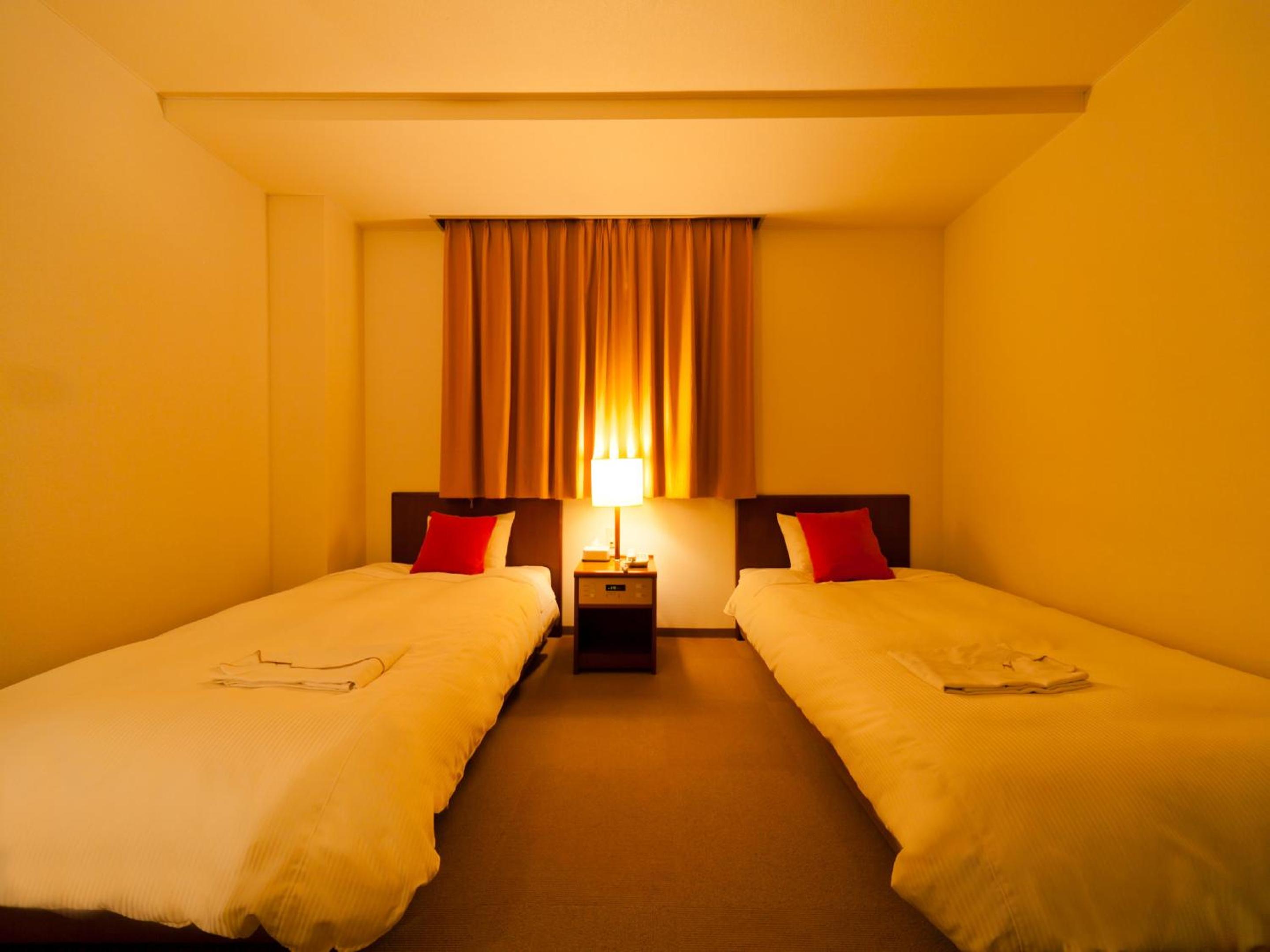 Twin Room - Non-Smoking photo 2
