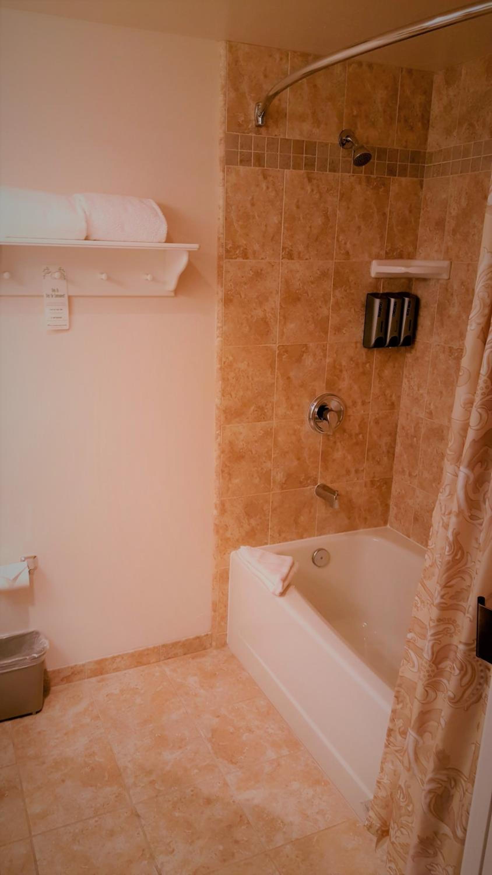 Deluxe Queen Room - Photo 3