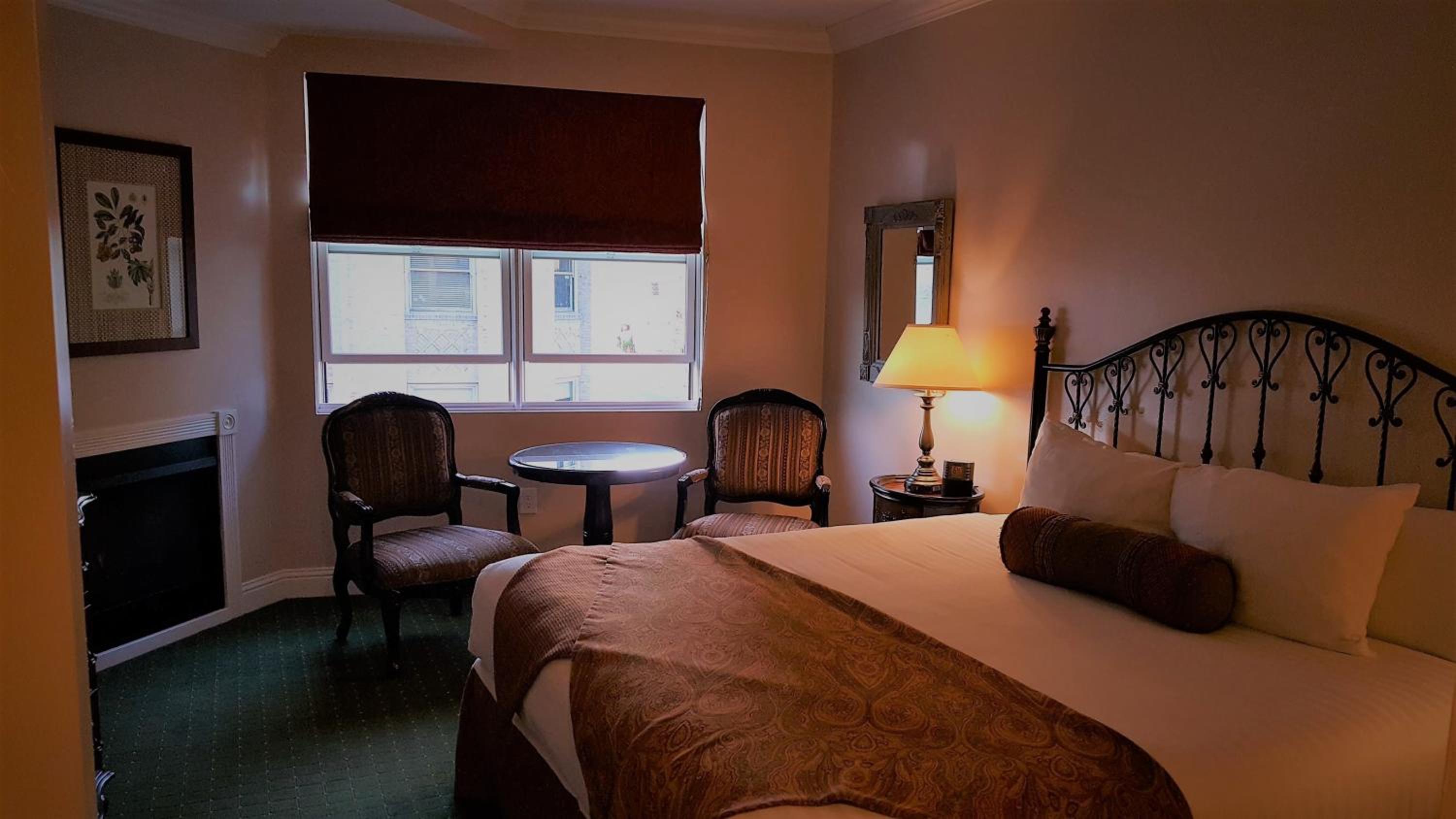 Deluxe King Room - Photo 2