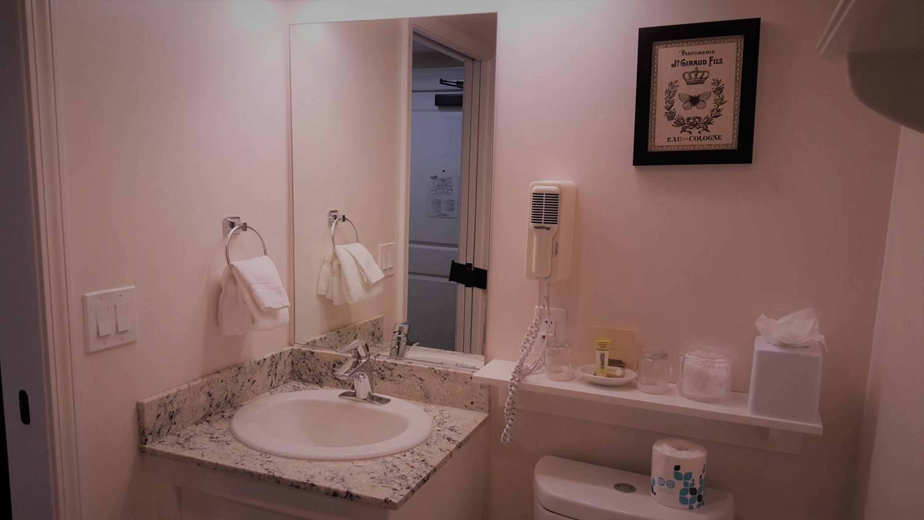 Deluxe King Room - Photo 5