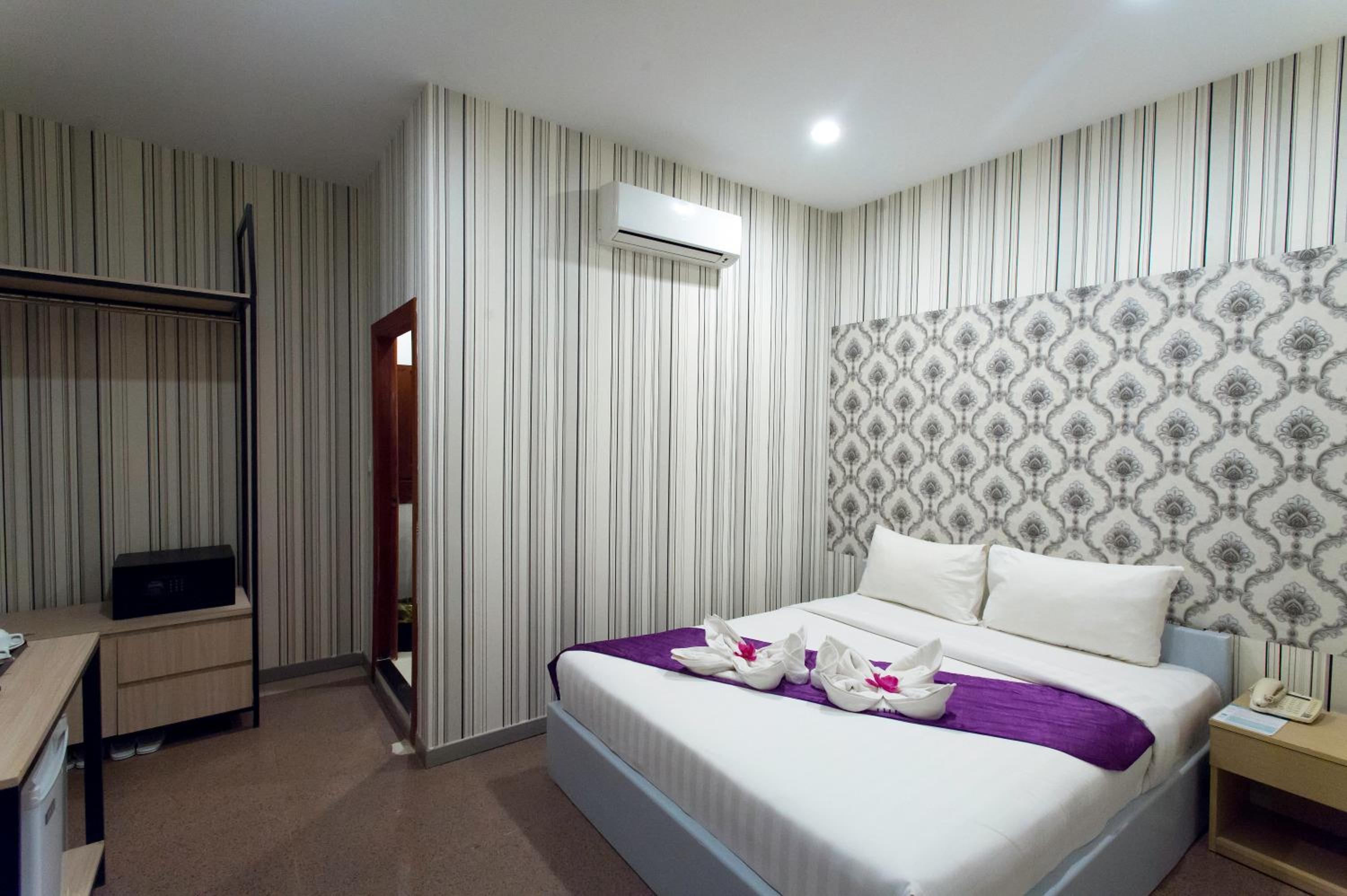 Queen Room - Photo 6