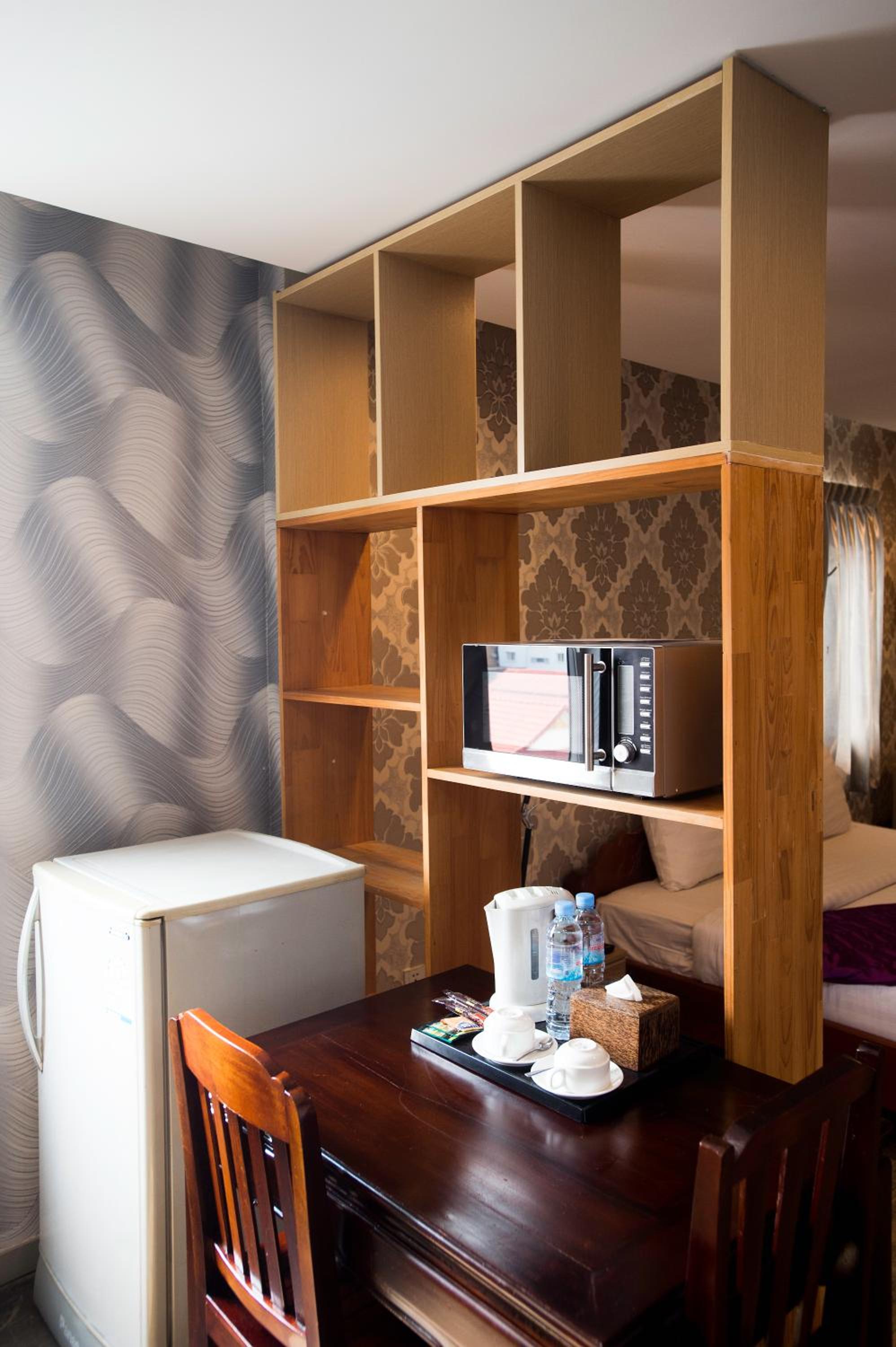One-Bedroom Apartment - Photo 2