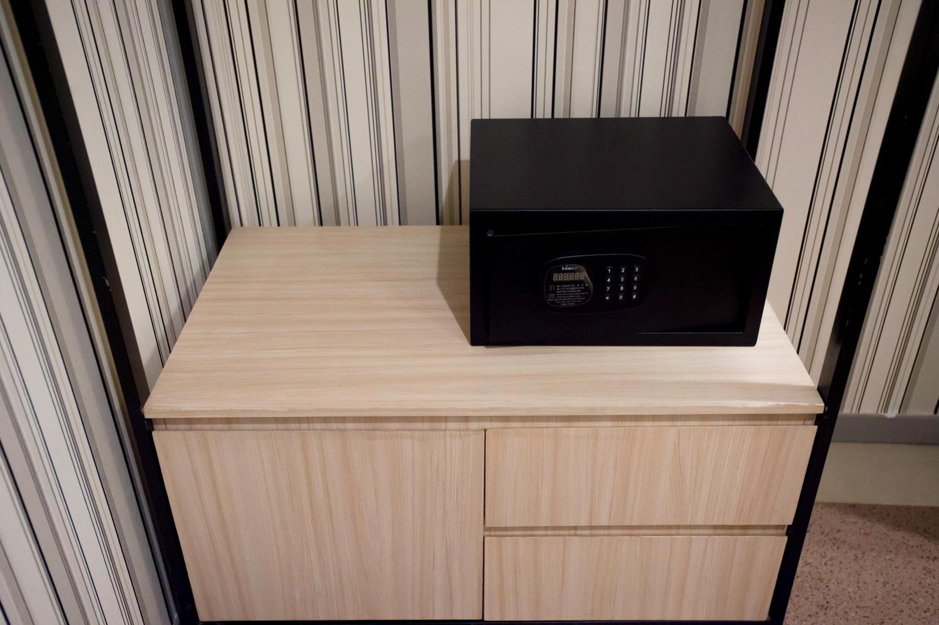 Deluxe King Room - Photo 1