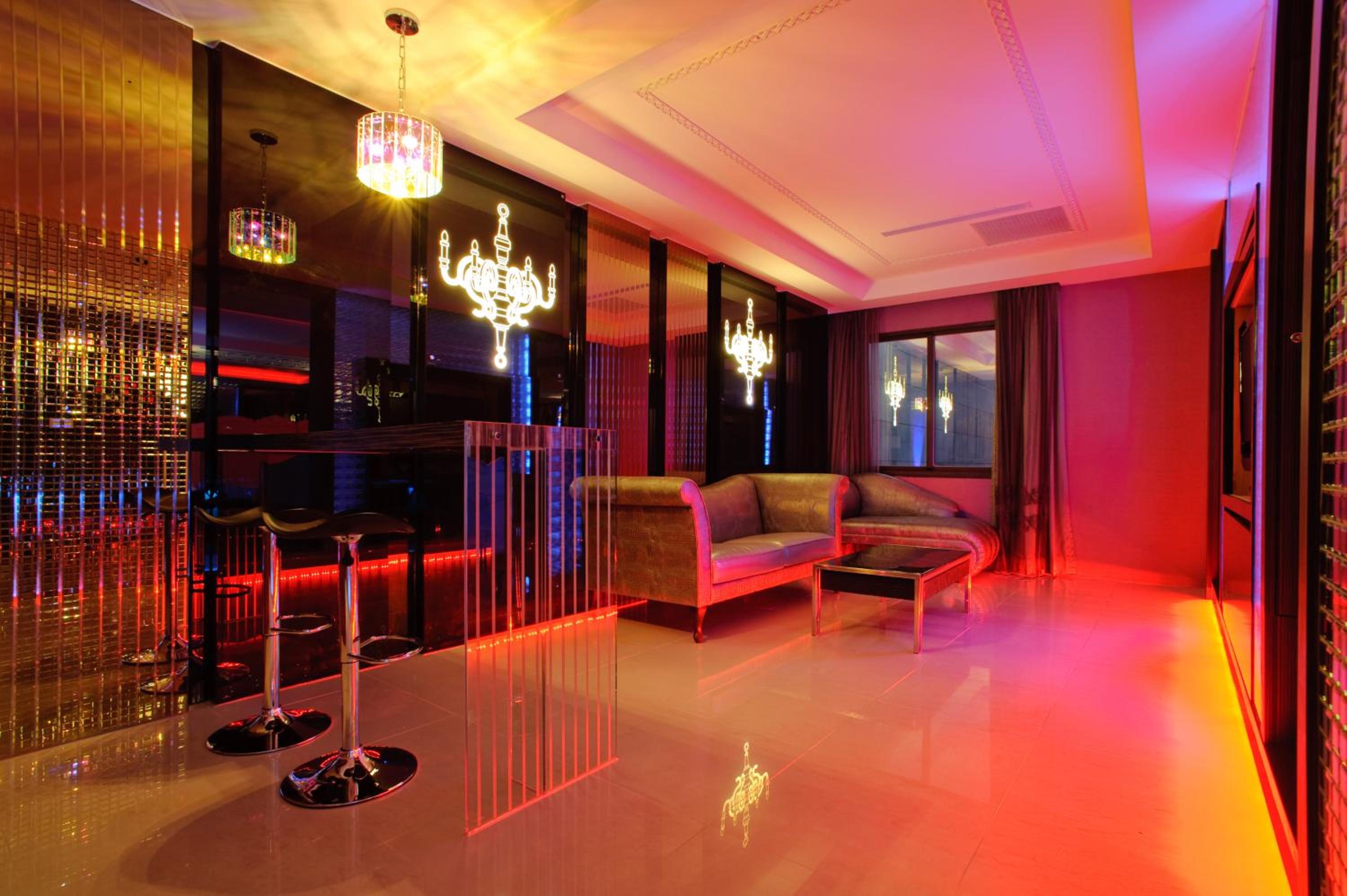 Deluxe King Room photo 2