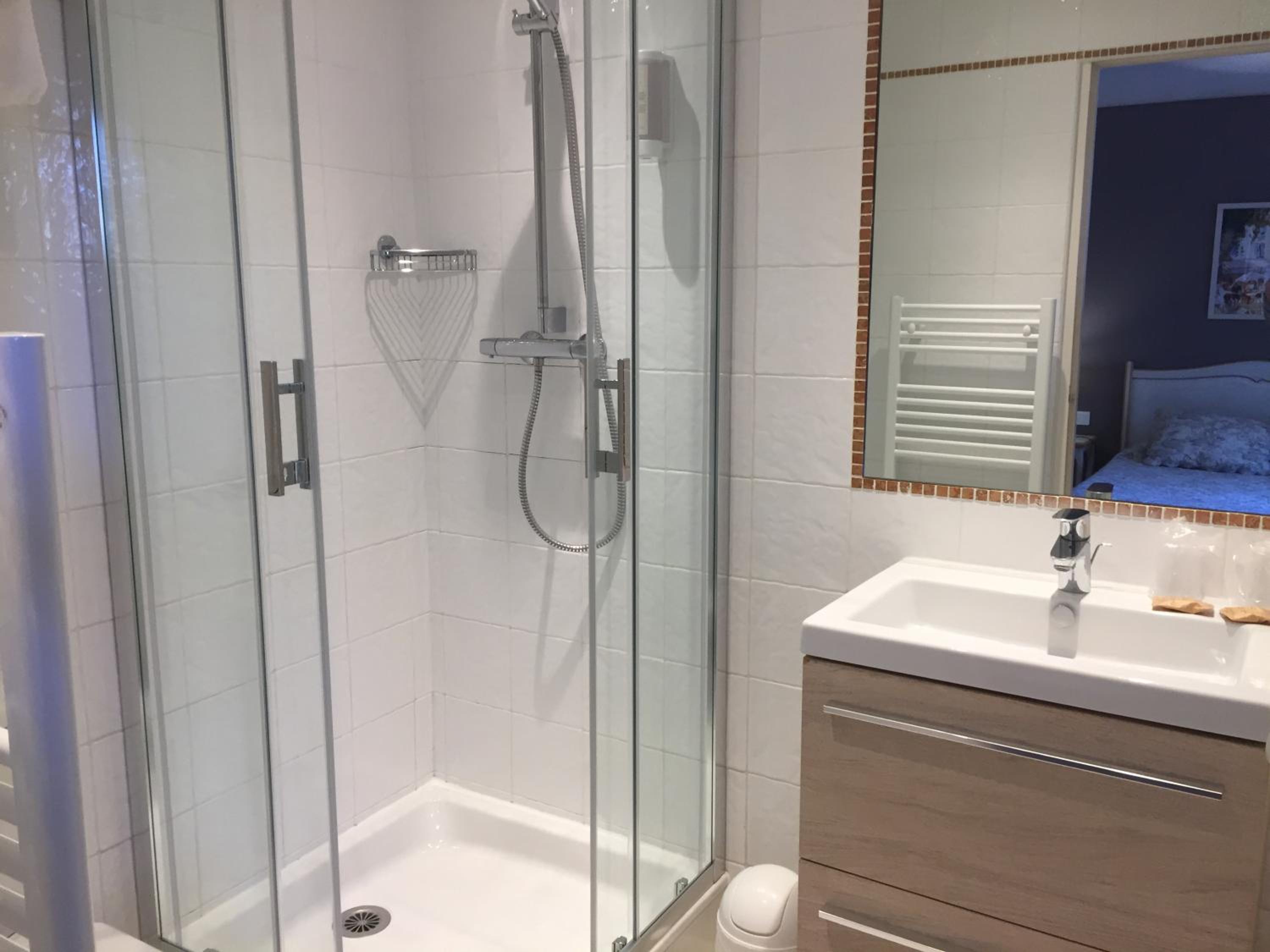 Double Room - Photo 17