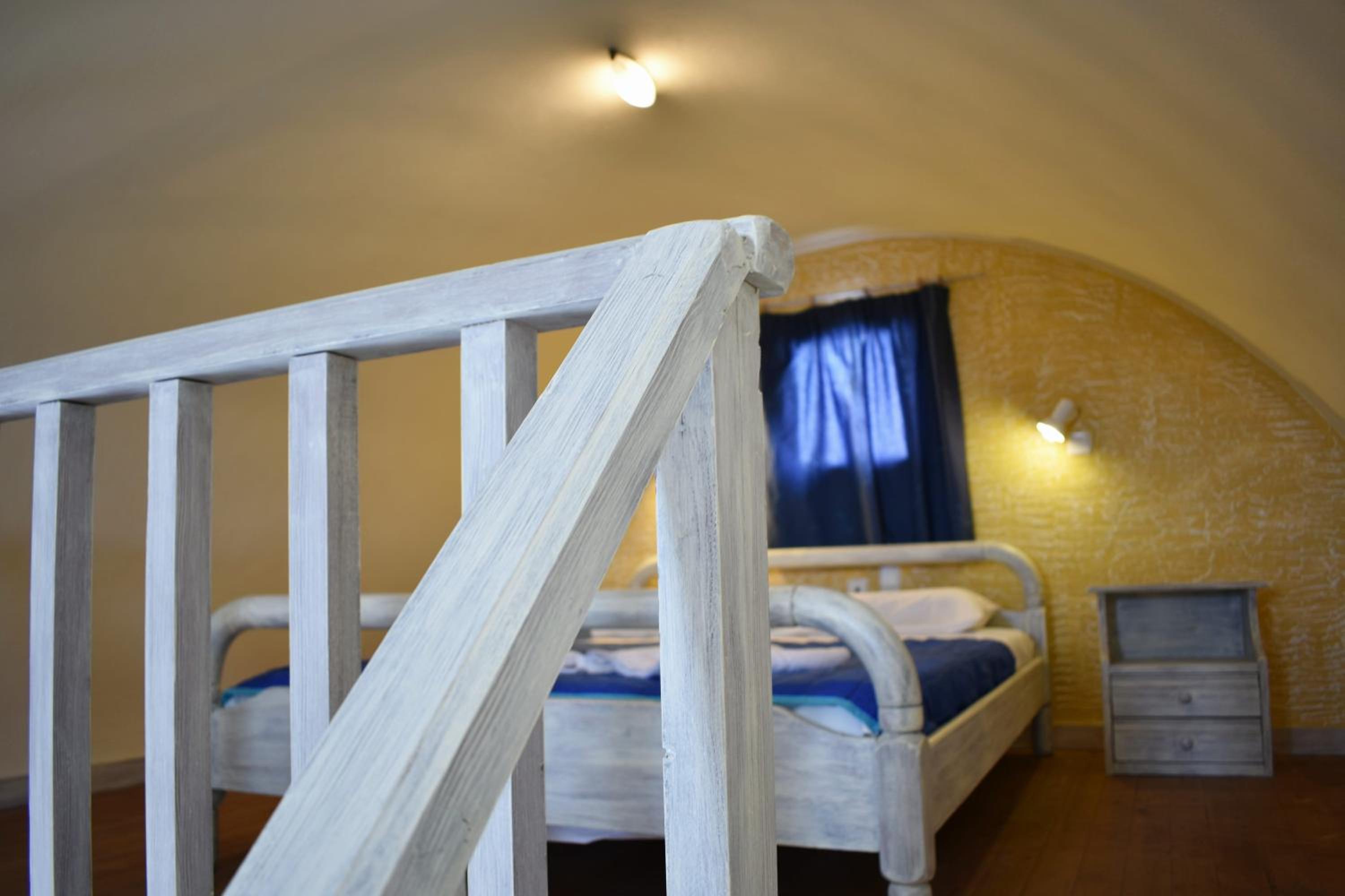 Apartment - Split Level - Photo 3