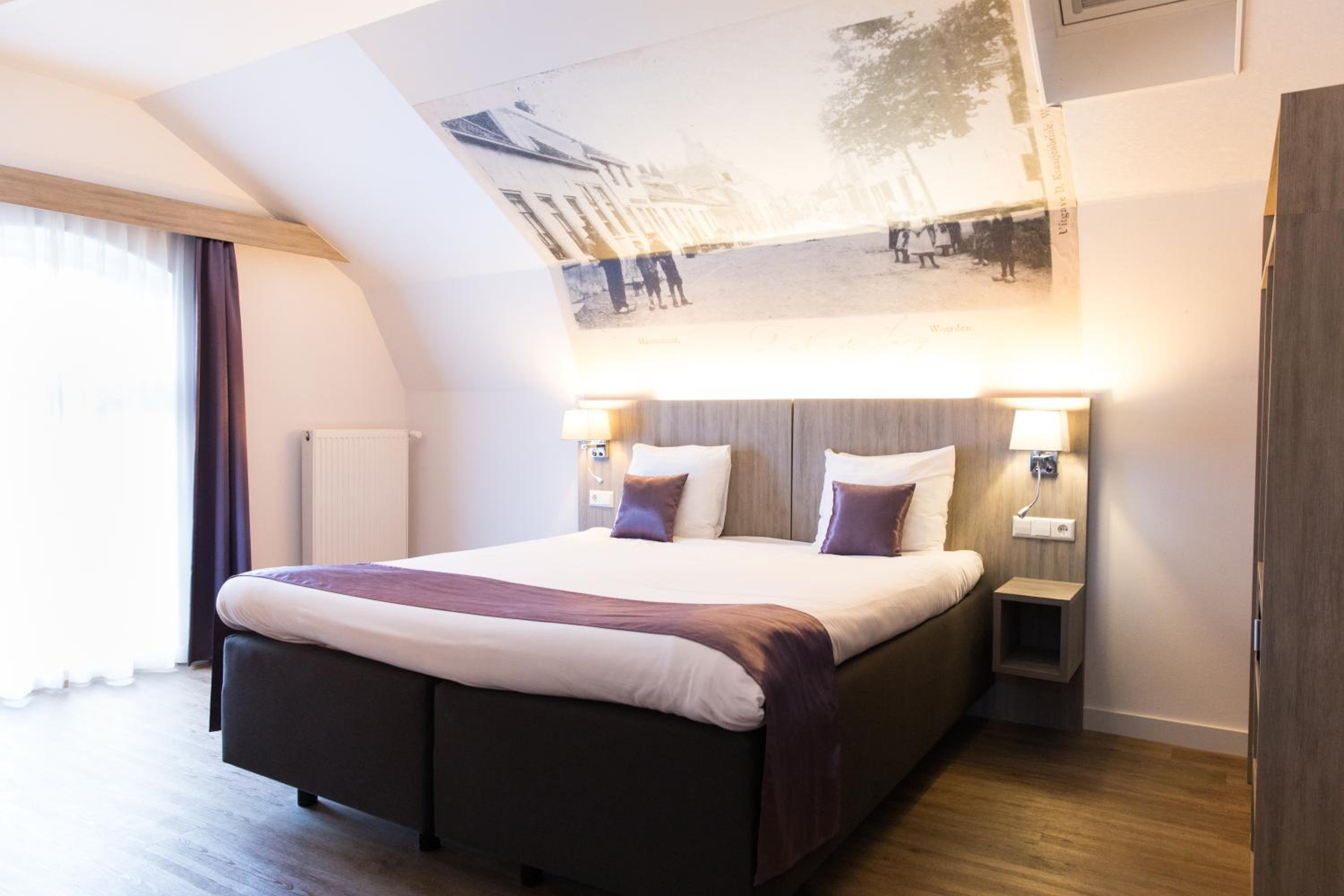 Deluxe King Room - Non-Smoking - Photo 6