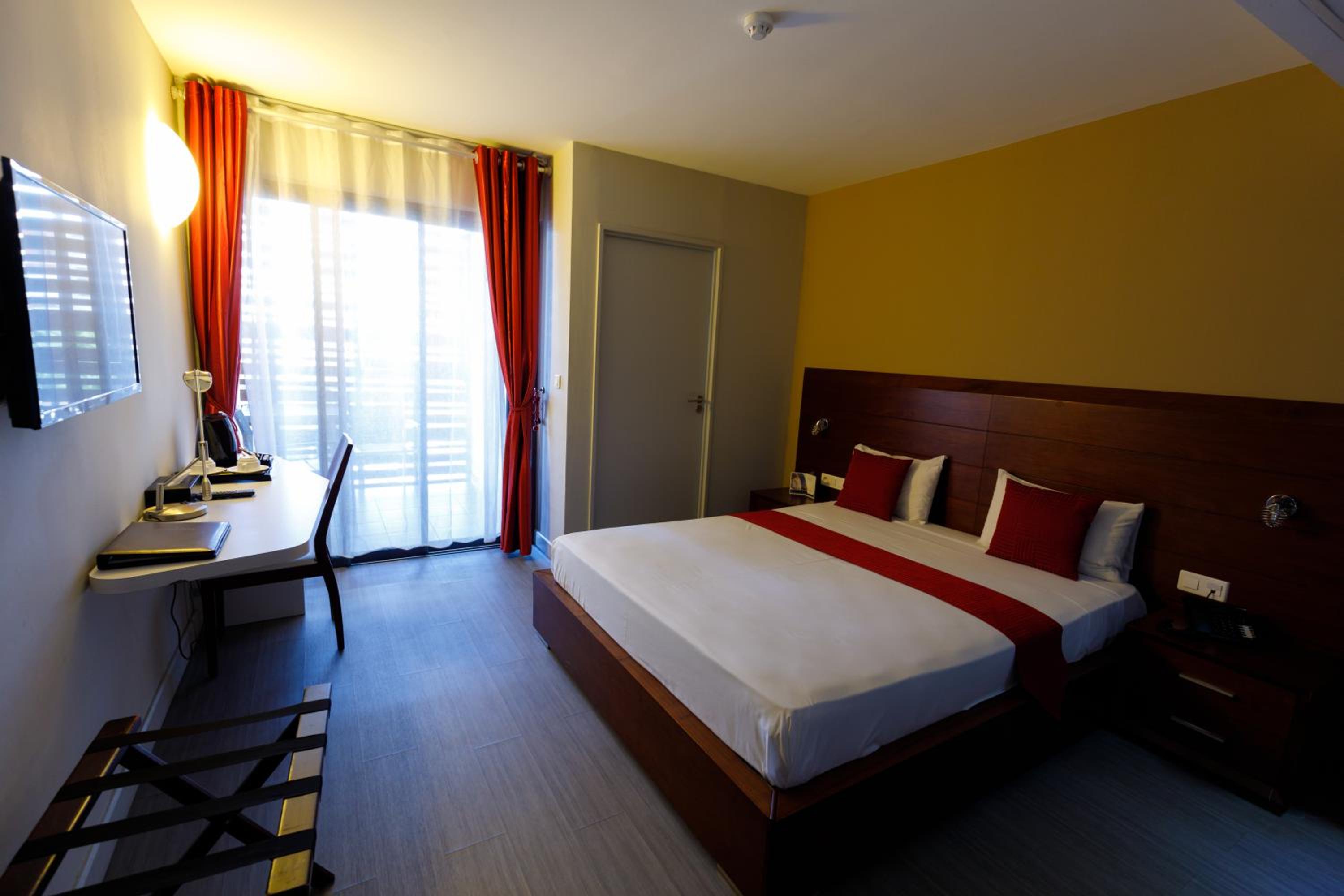 Standard Room - 1 Double Bed 1 Single Bed