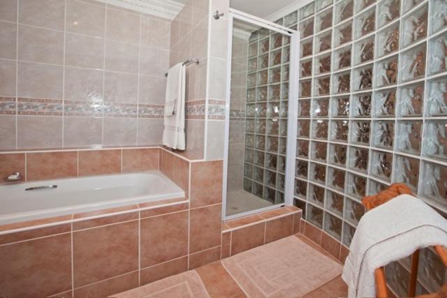 Queen Room - Photo 10