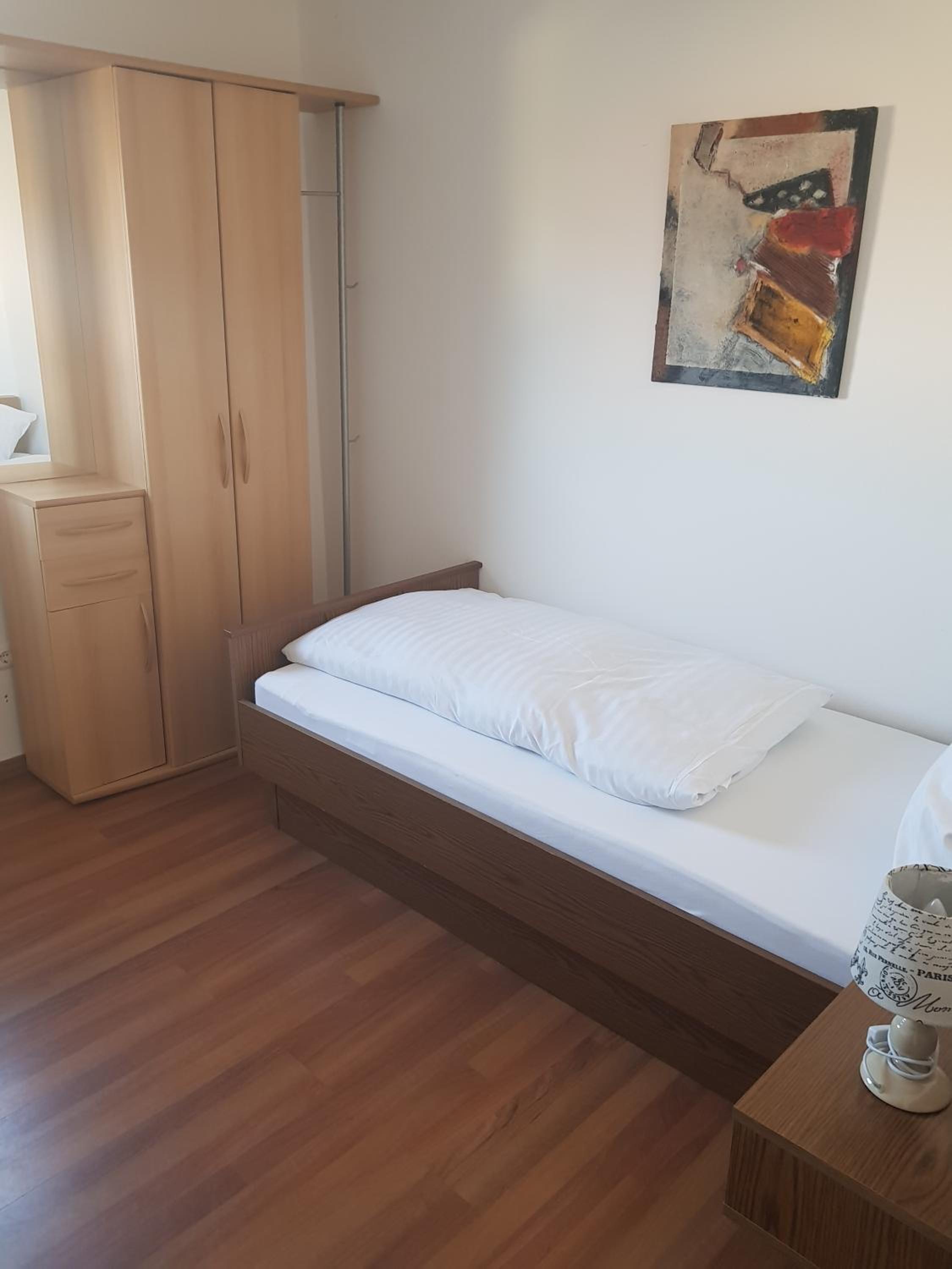 Single Room with Private Bathroom photo 3