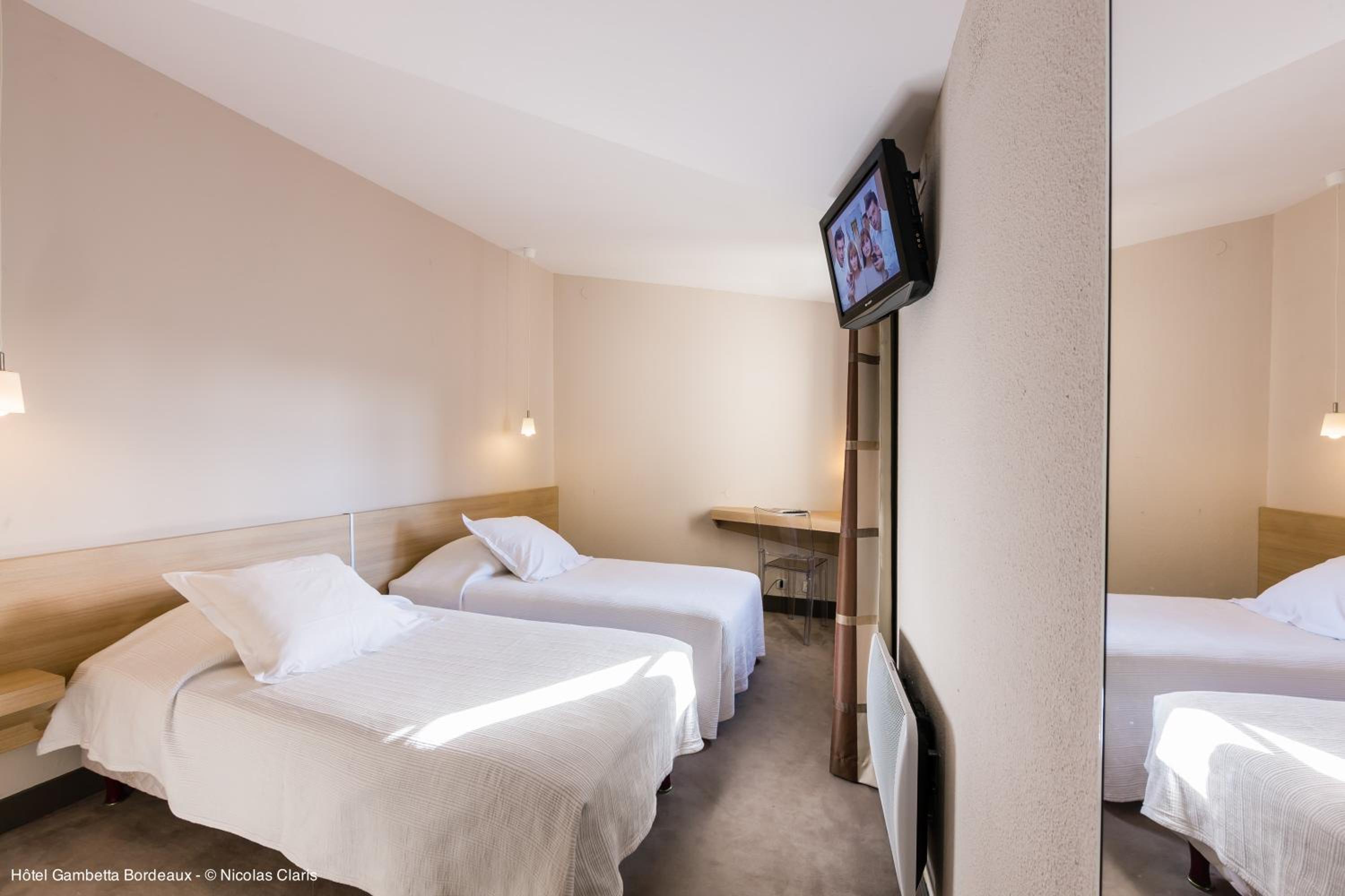 Twin Room with Courtyard View - Photo 1