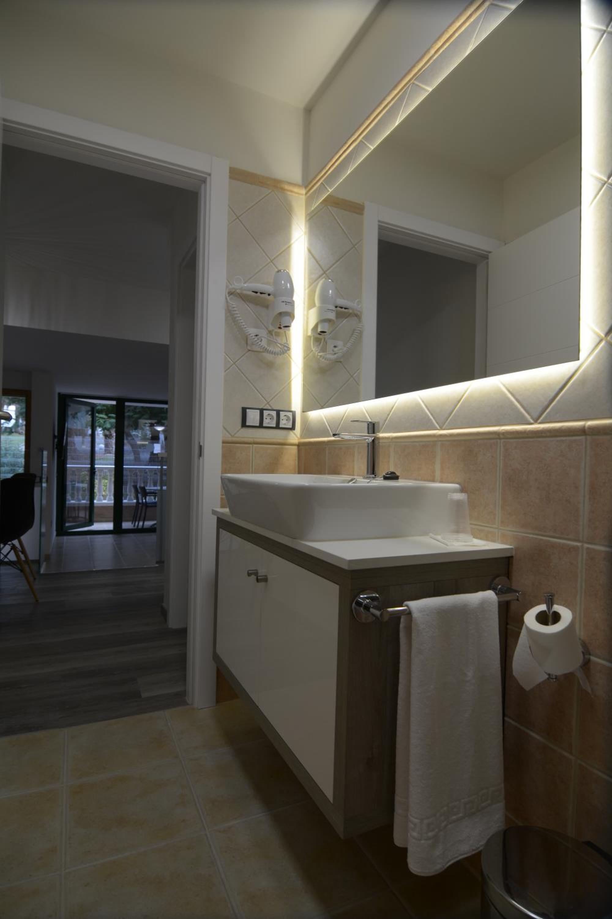 Apartment photo 2