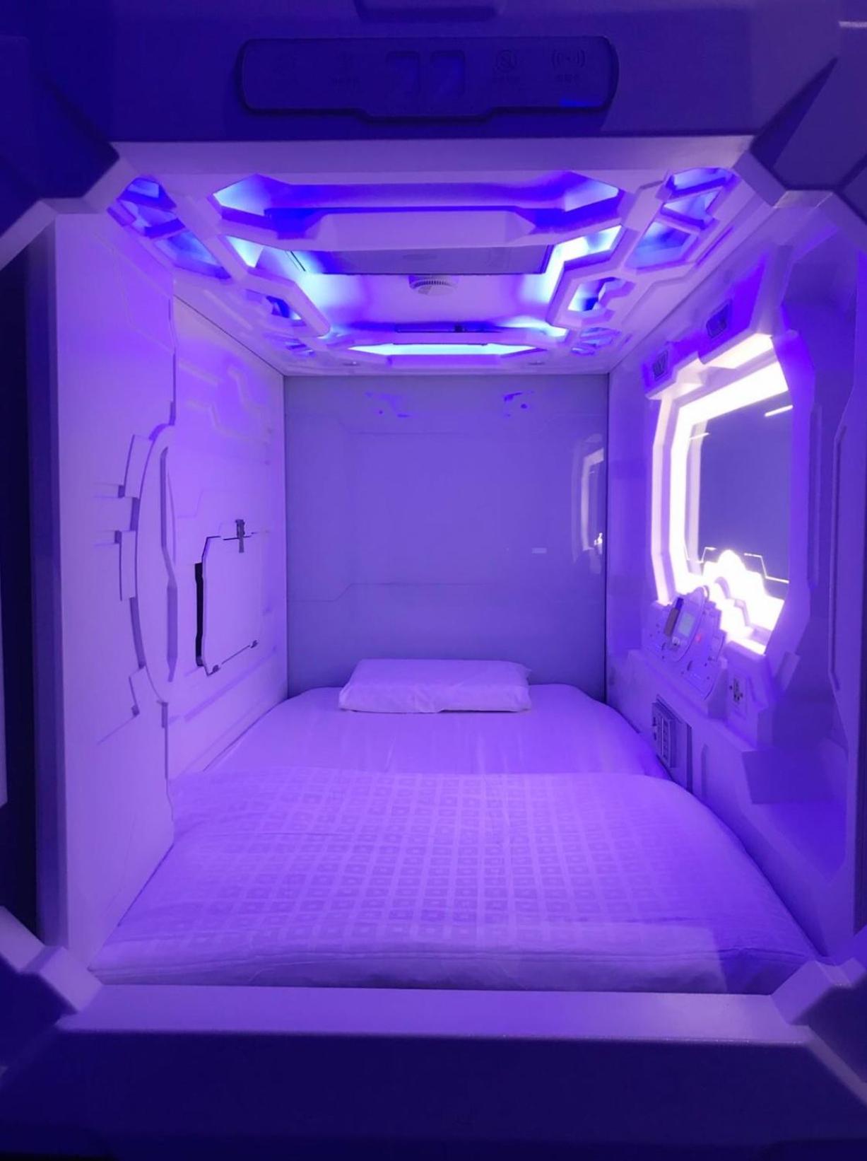 Single Superior Capsule Pod photo 2