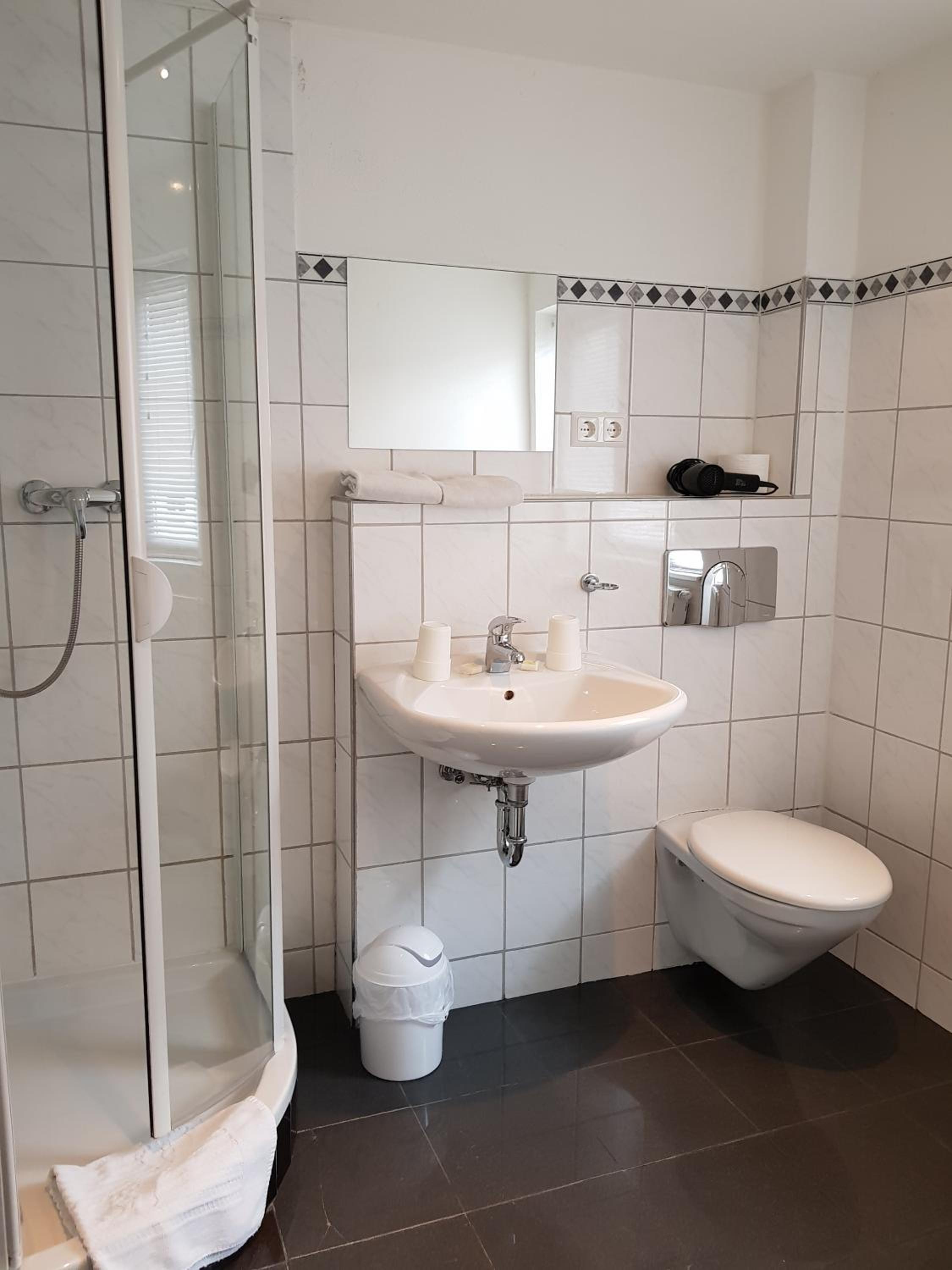 Single Room with Private Bathroom photo 2